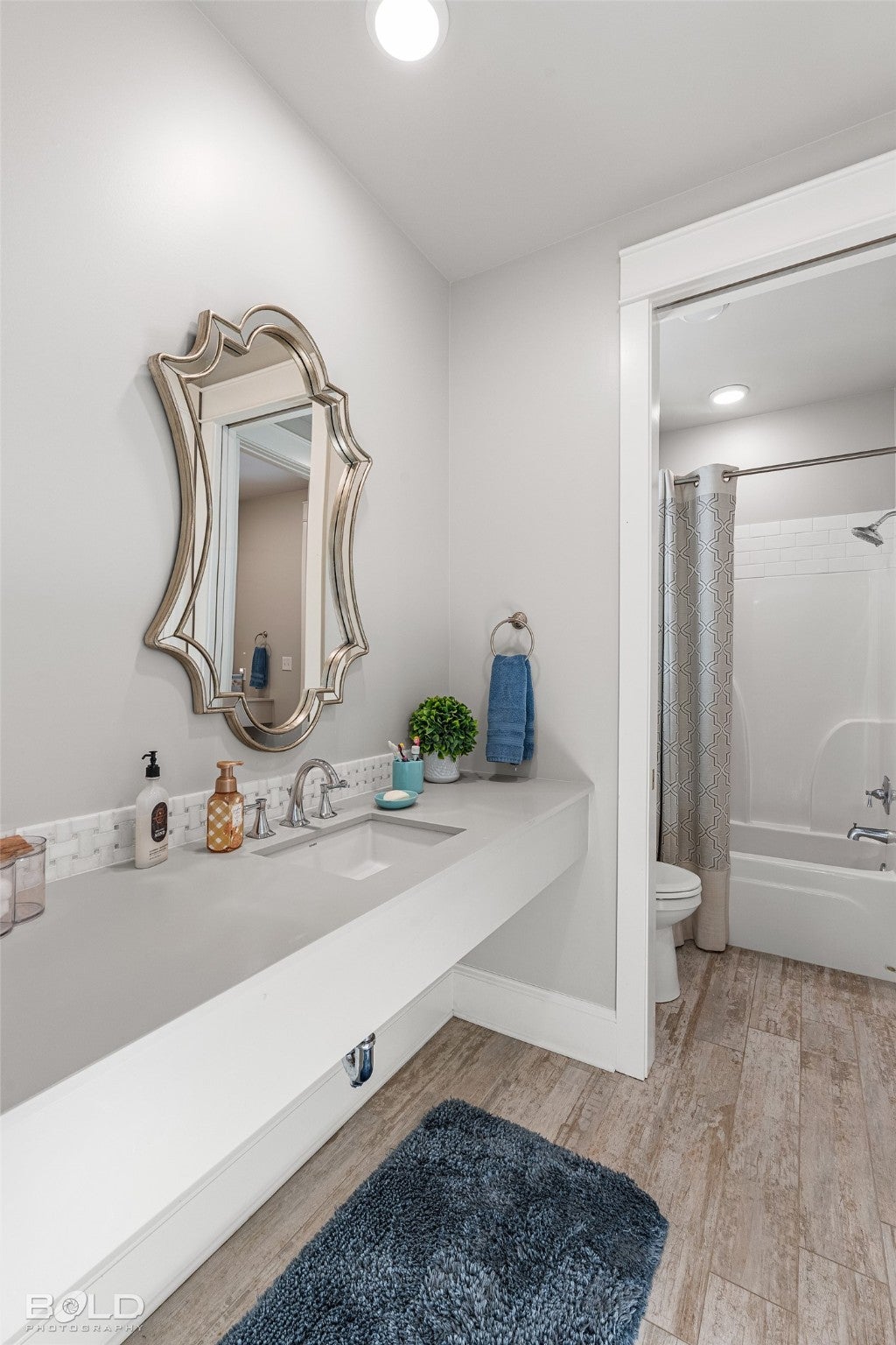 Many, Louisiana, 71449, United States, 3 Bedrooms Bedrooms, ,4 BathroomsBathrooms,Residential,Active,1993970