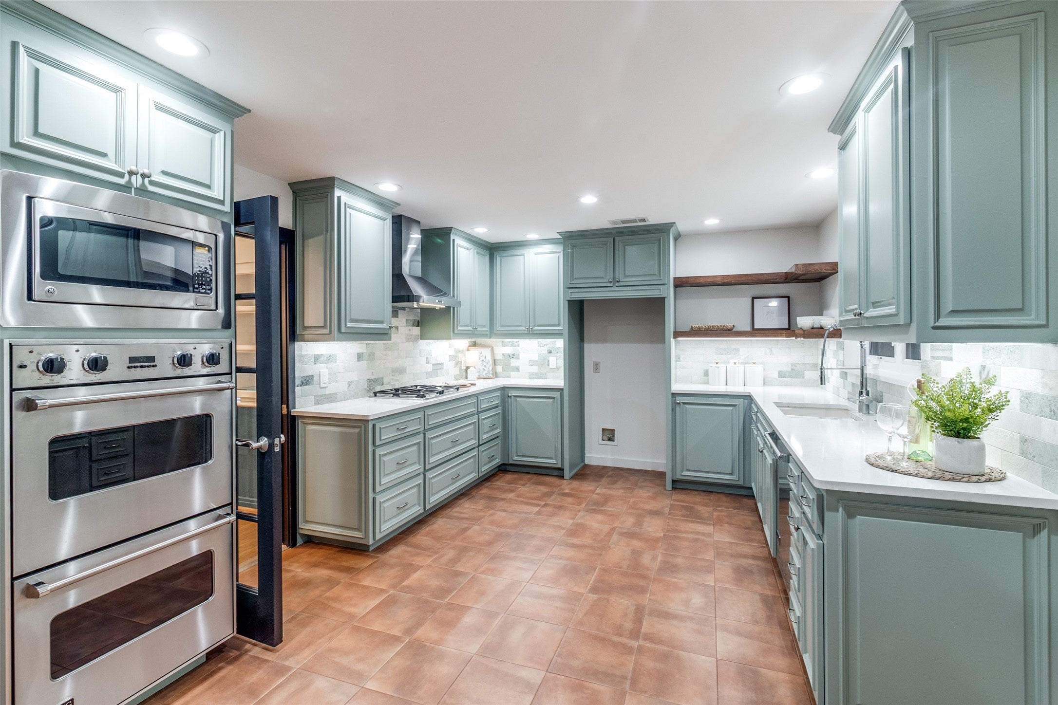 Dallas, Texas, 75214, United States, 3 Bedrooms Bedrooms, ,3 BathroomsBathrooms,Residential,Active,2002602