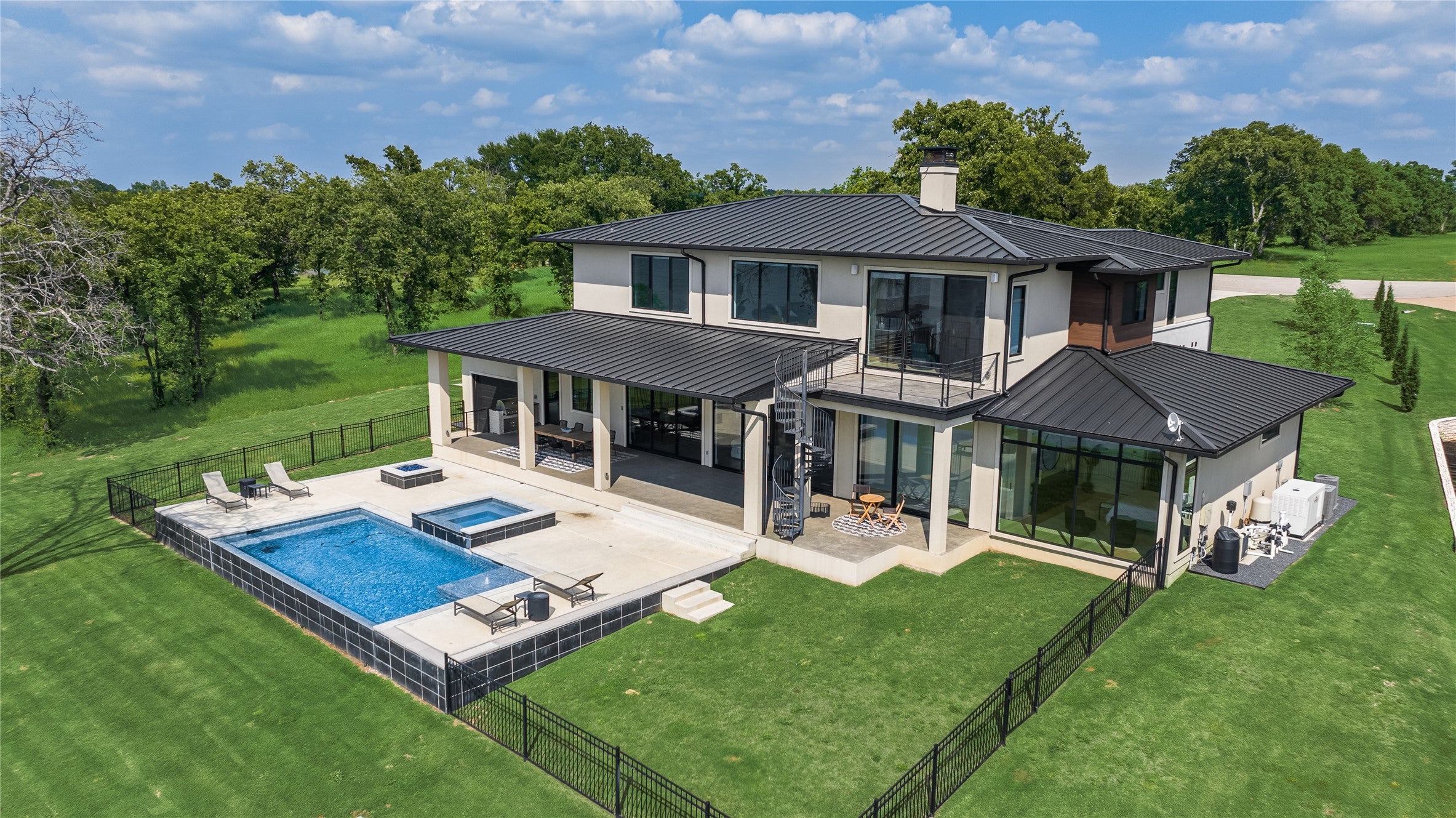 Streetman, Texas, 75859, United States, 5 Bedrooms Bedrooms, ,7 BathroomsBathrooms,Residential,Active,1988712