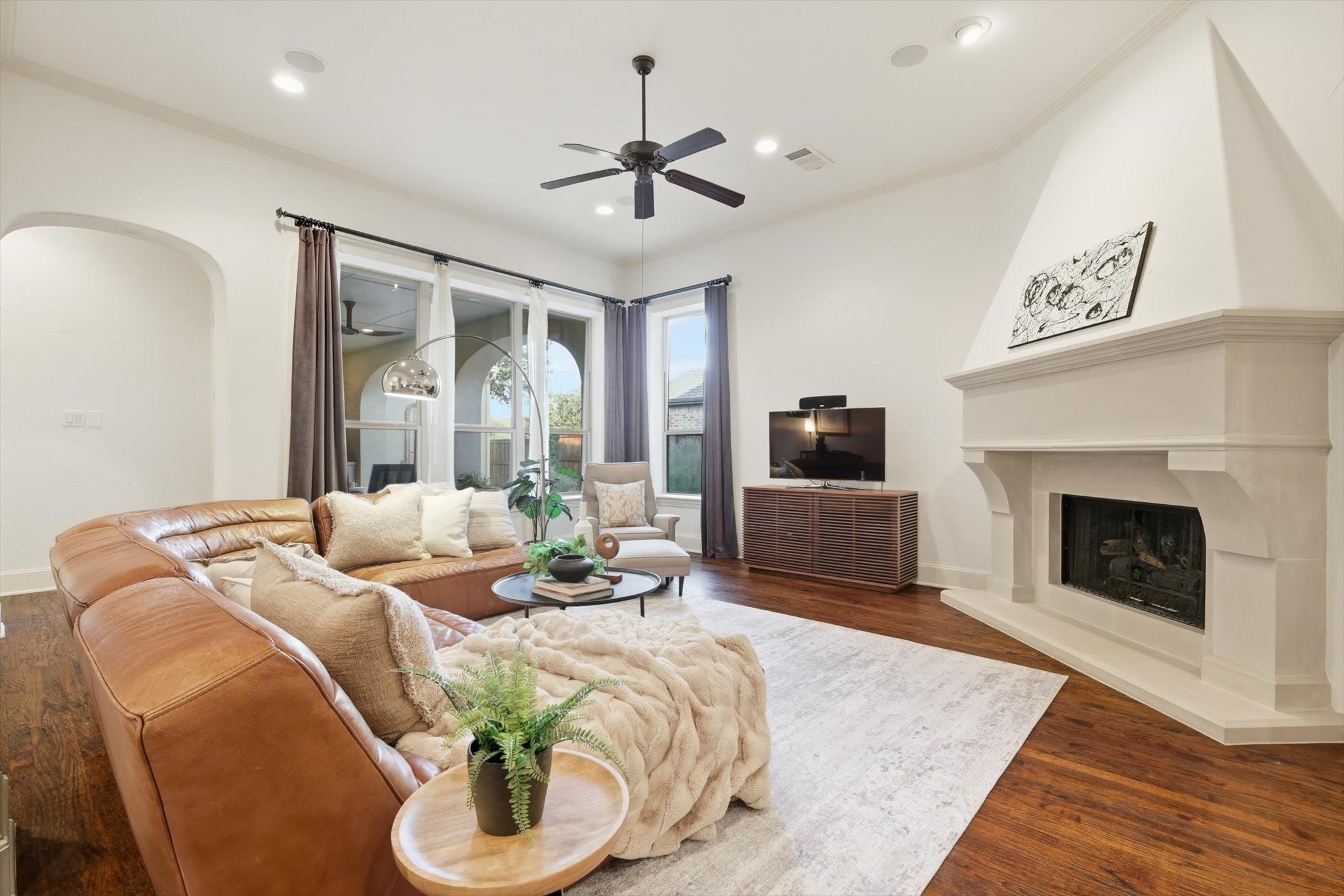 Carrollton, Texas, 75010, United States, 4 Bedrooms Bedrooms, ,7 BathroomsBathrooms,Residential,Active,1960128