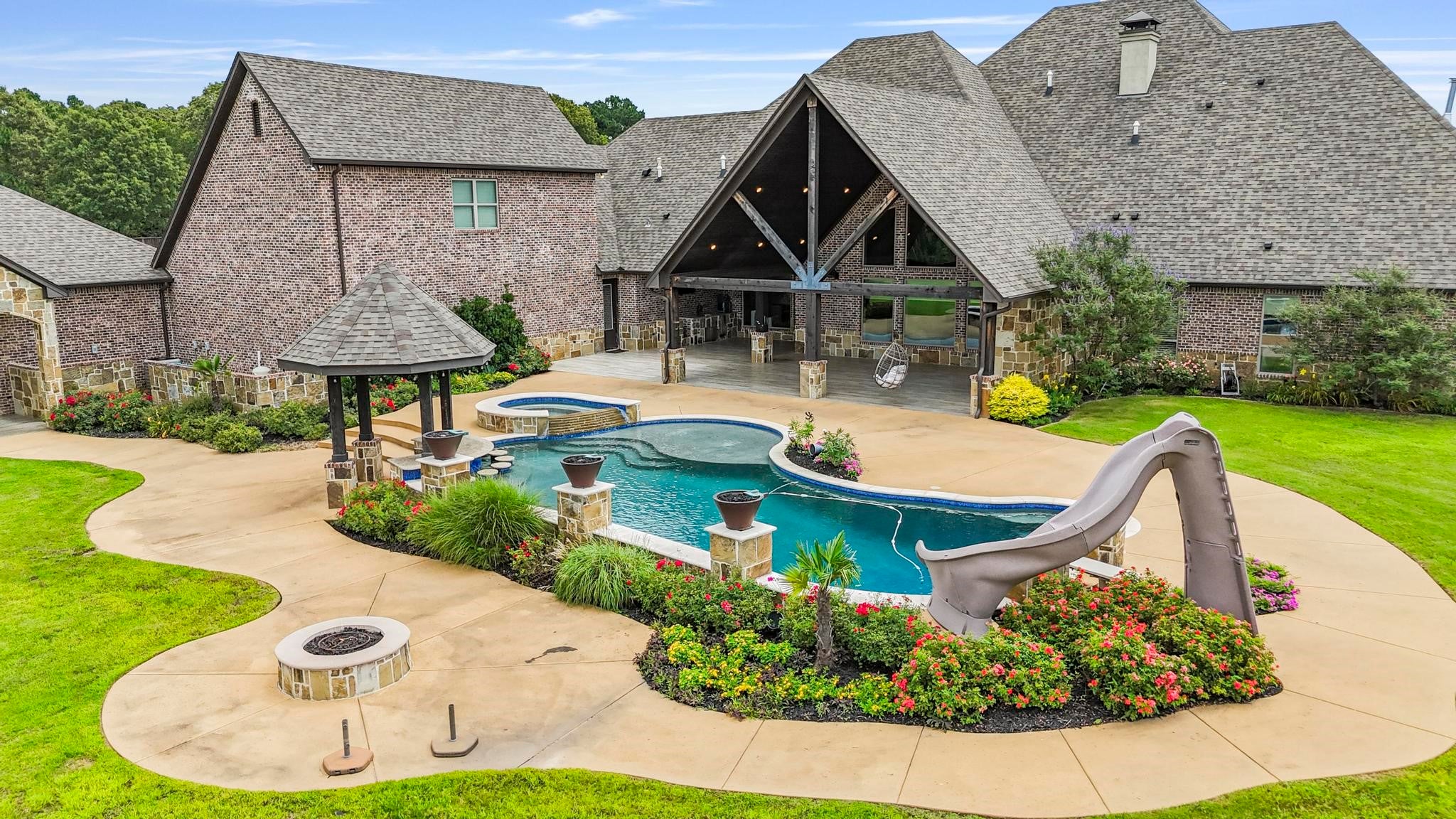 Tyler, Texas, 75703, United States, ,9 BathroomsBathrooms,Residential,Active,1899924