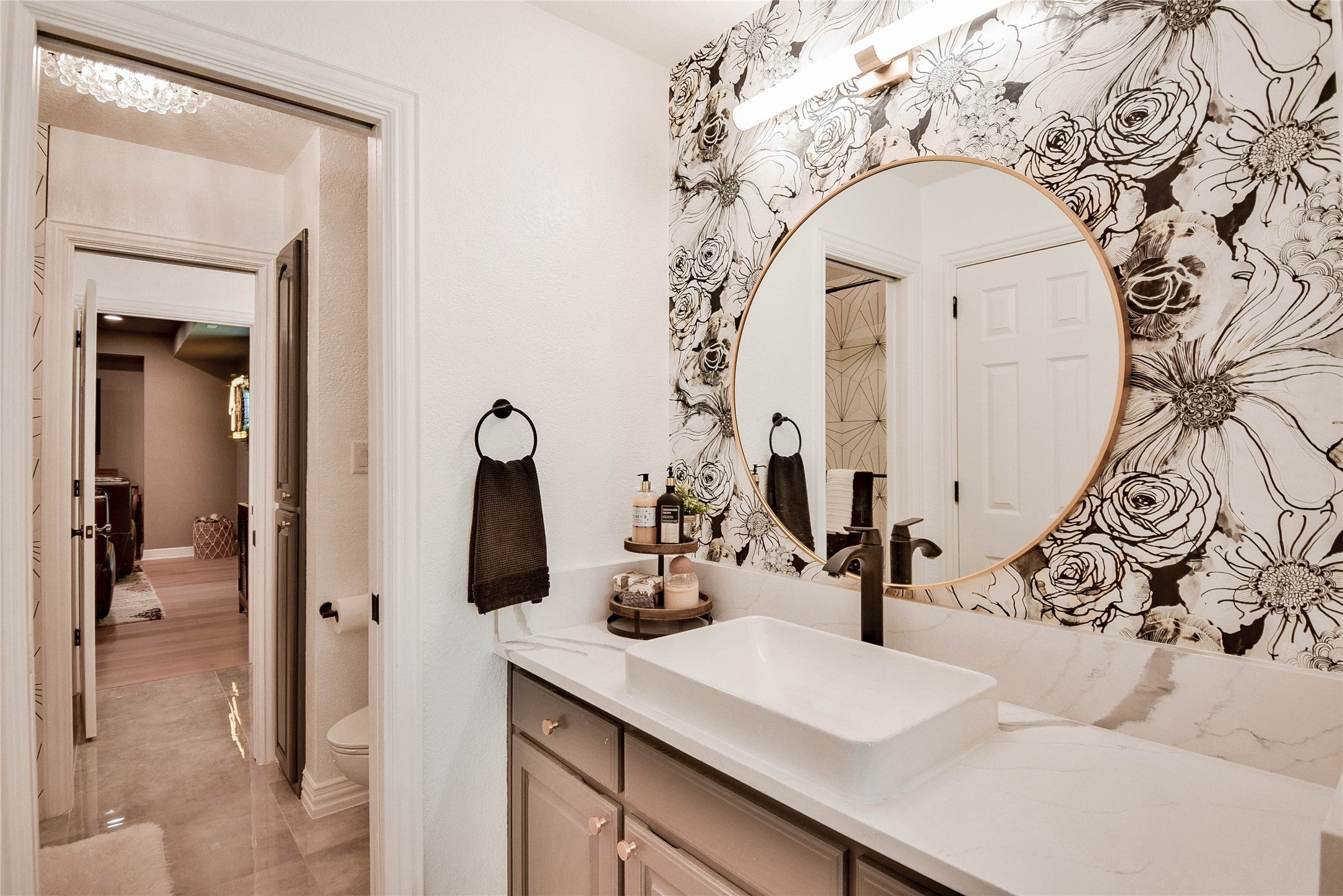 Granbury, Texas, 76048, United States, 3 Bedrooms Bedrooms, ,3 BathroomsBathrooms,Residential,Active,1988467