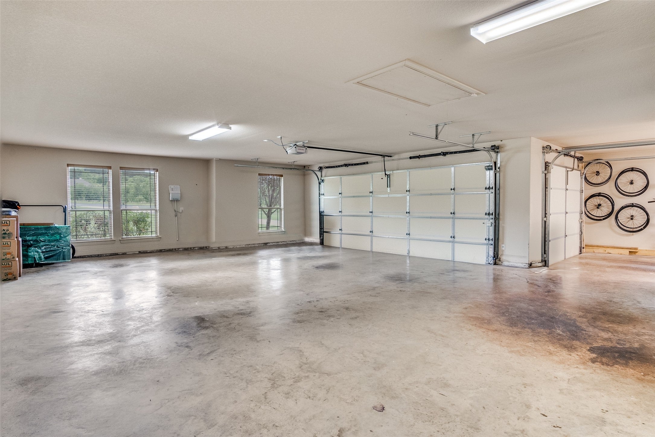 Graford, Texas, 76449, United States, 5 Bedrooms Bedrooms, ,4 BathroomsBathrooms,Residential,Active,1902943