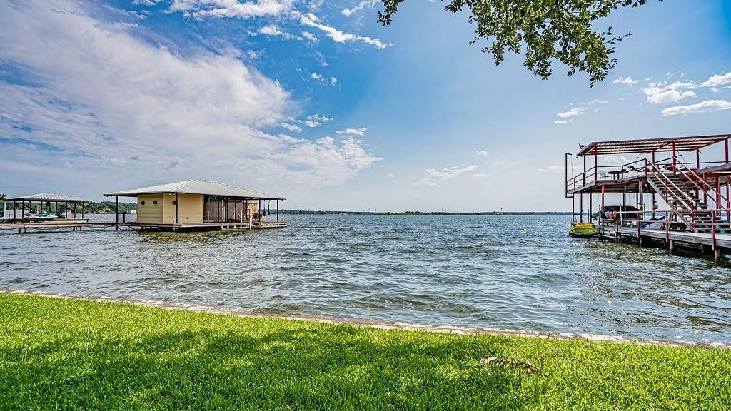 Granbury, Texas, 76049, United States, 3 Bedrooms Bedrooms, ,3 BathroomsBathrooms,Residential,Active,1806940