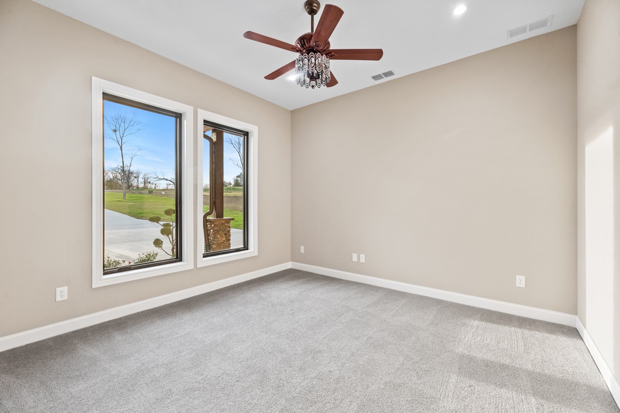 Corsicana, Texas, 75109, United States, 6 Bedrooms Bedrooms, ,7 BathroomsBathrooms,Residential,Active,1798111