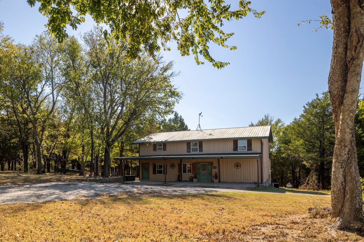 Bonham, Texas, 75418, United States, 9 Bedrooms Bedrooms, ,6 BathroomsBathrooms,Residential,Active,1988719