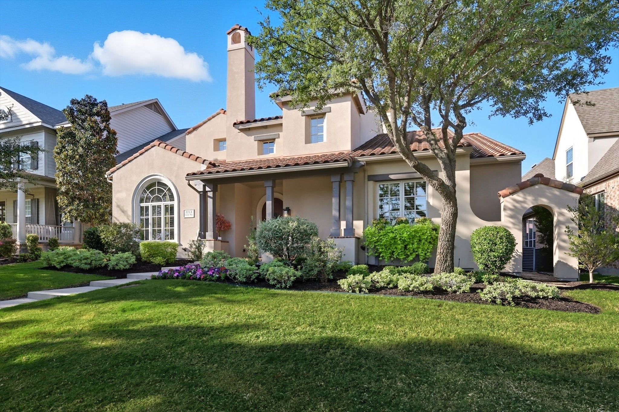 Carrollton, Texas, 75010, United States, 4 Bedrooms Bedrooms, ,7 BathroomsBathrooms,Residential,Active,1960128