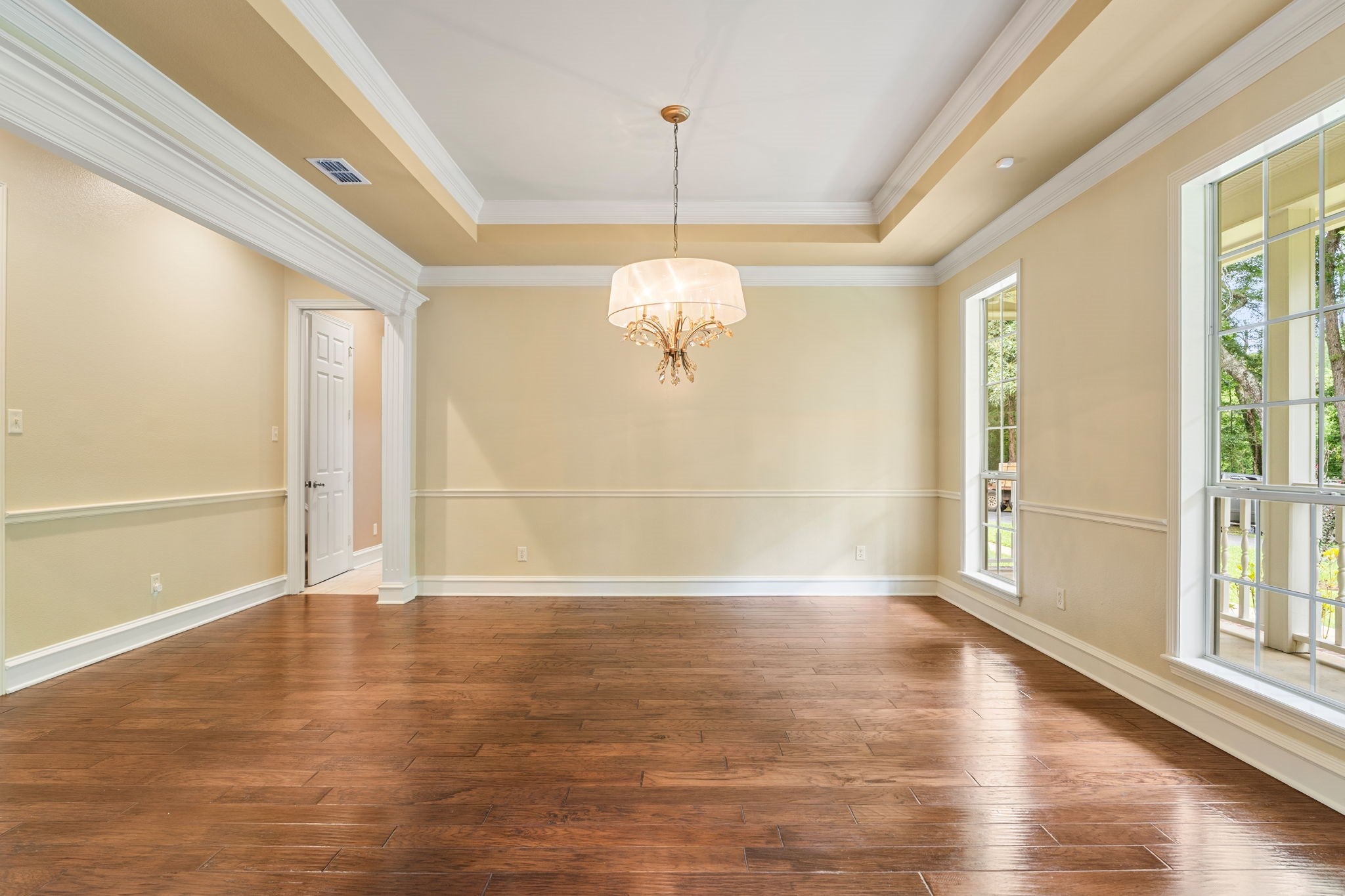 Tyler, Texas, 75703, United States, 3 Bedrooms Bedrooms, ,5 BathroomsBathrooms,Residential,Active,1892605