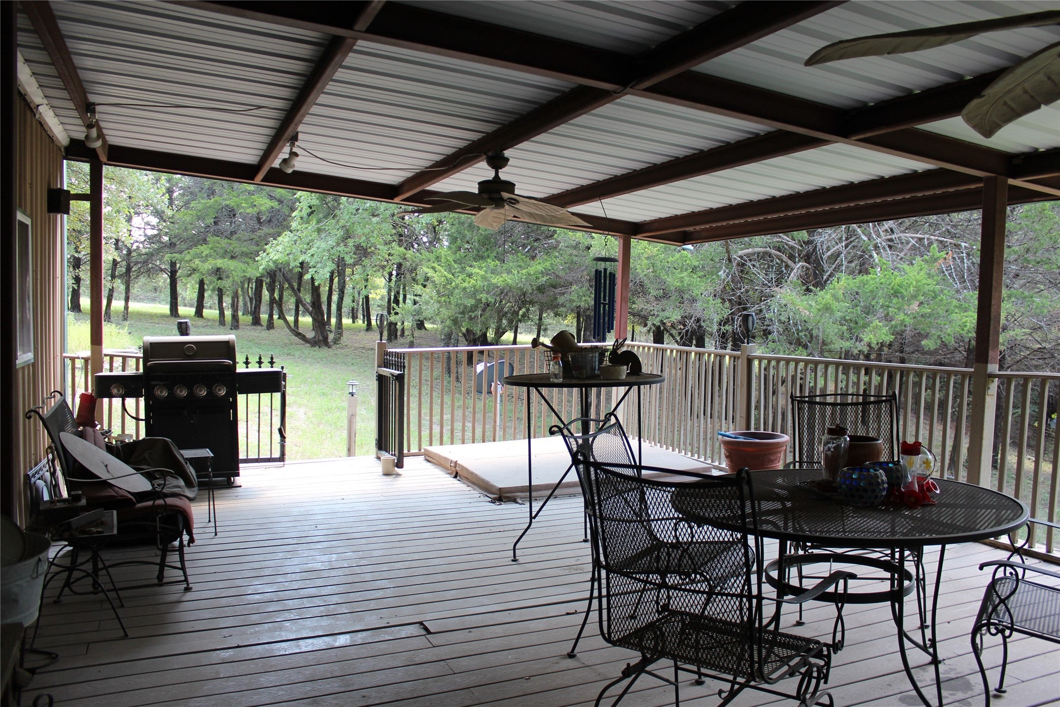 Bonham, Texas, 75418, United States, 9 Bedrooms Bedrooms, ,6 BathroomsBathrooms,Residential,Active,1988719