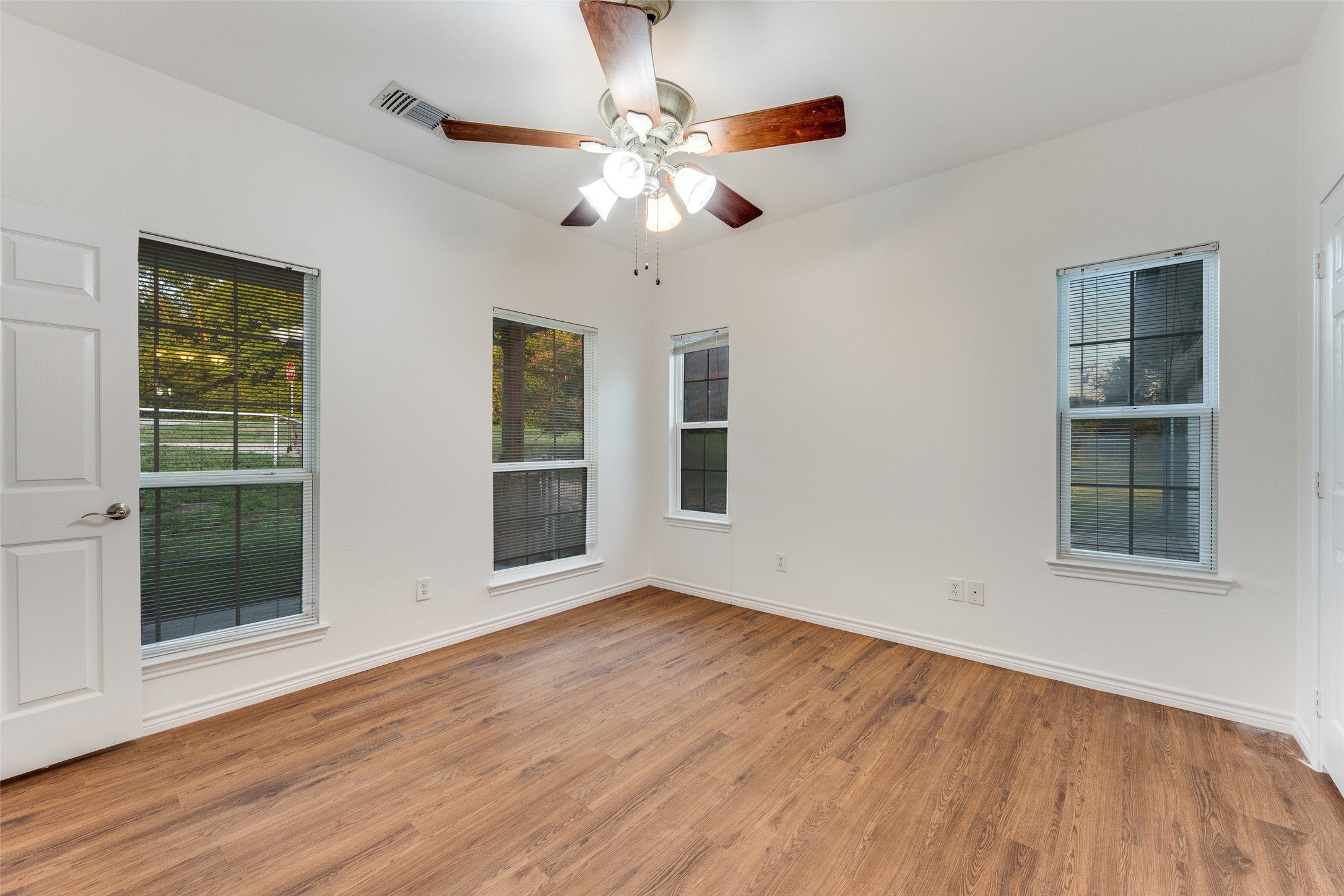 Leonard, Texas, 75452, United States, 2 Bedrooms Bedrooms, ,2 BathroomsBathrooms,Residential,Active,1920262