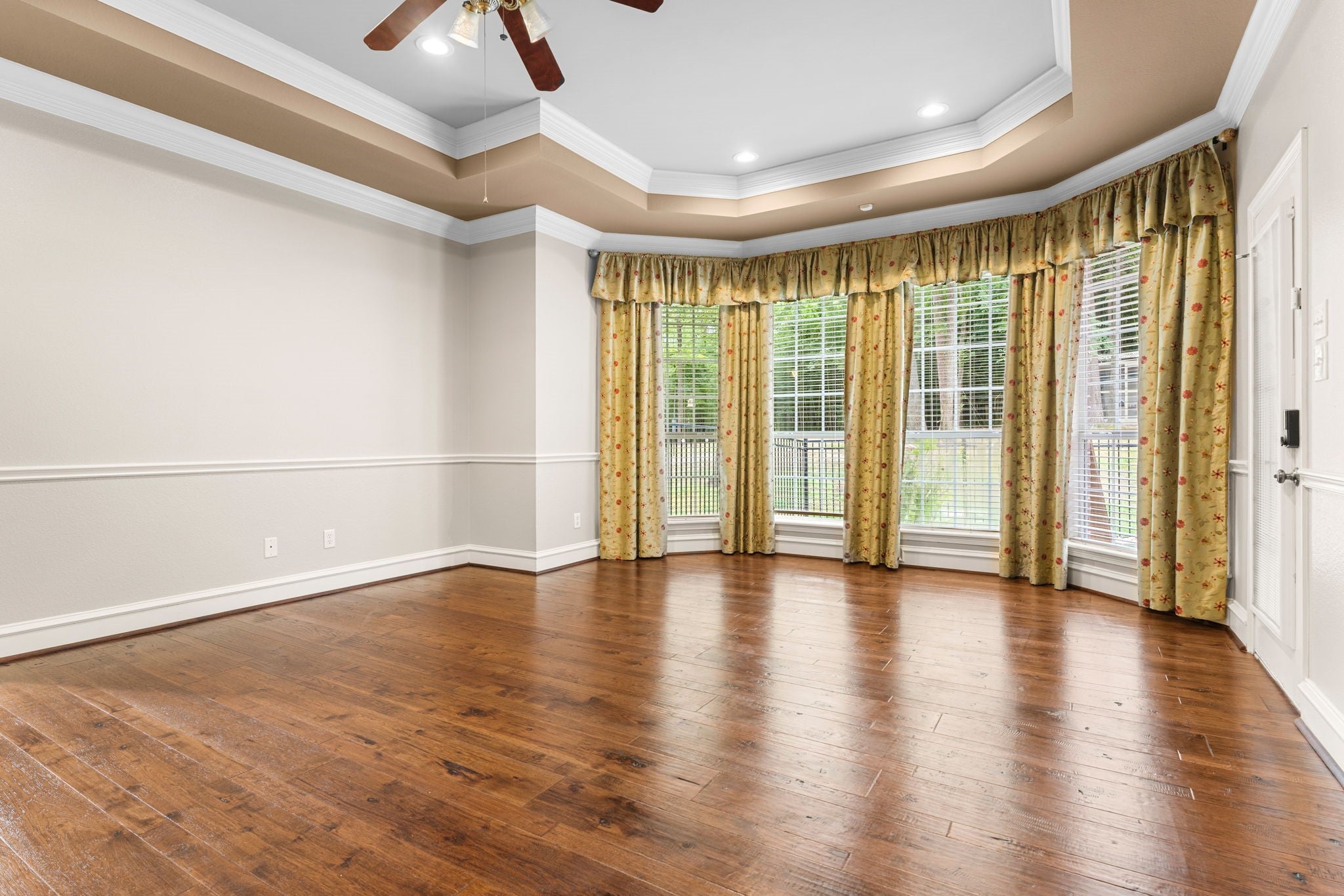 Tyler, Texas, 75703, United States, 3 Bedrooms Bedrooms, ,5 BathroomsBathrooms,Residential,Active,1892605