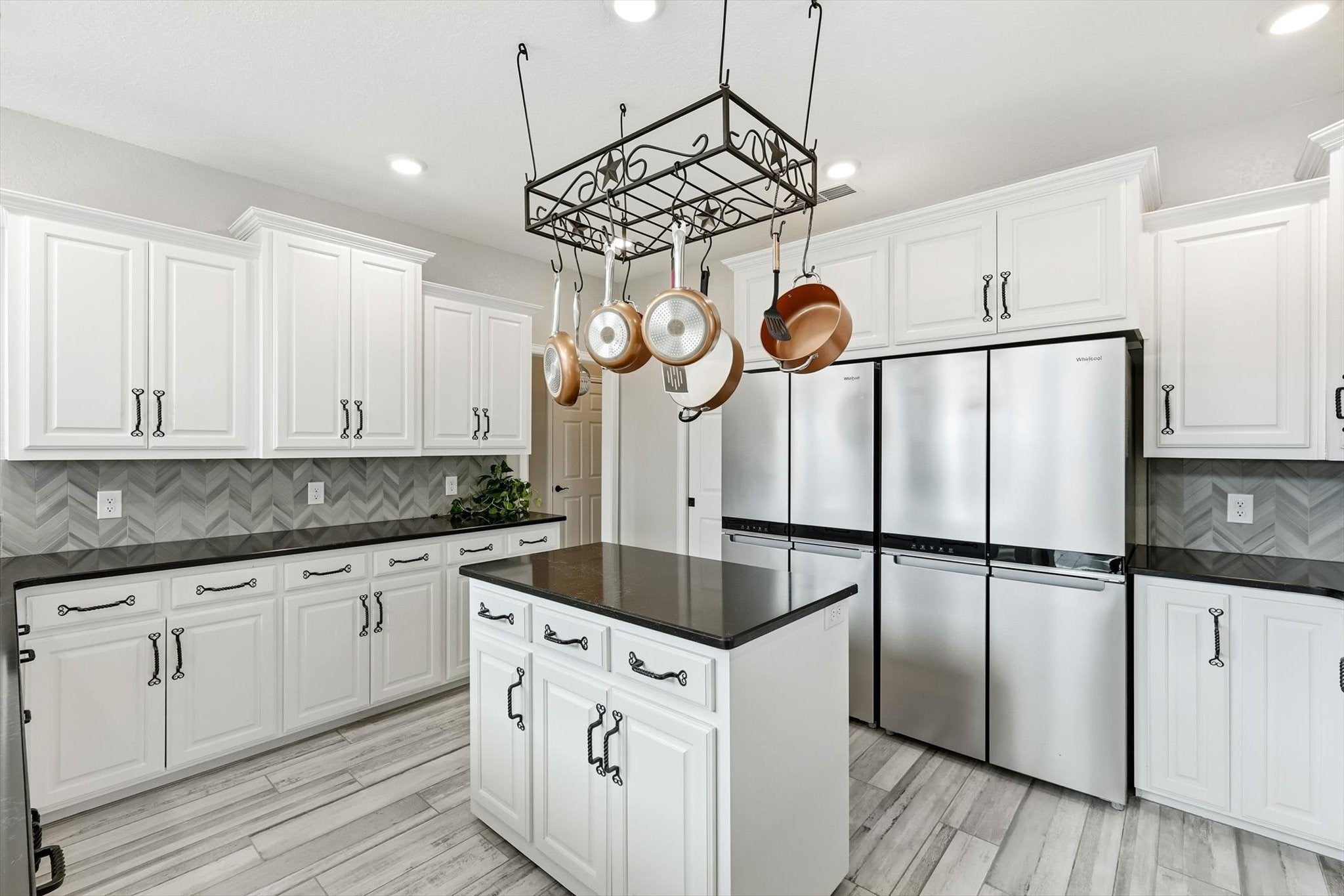 Graham, Texas, 76450, United States, 4 Bedrooms Bedrooms, ,4 BathroomsBathrooms,Residential,Active,2017097