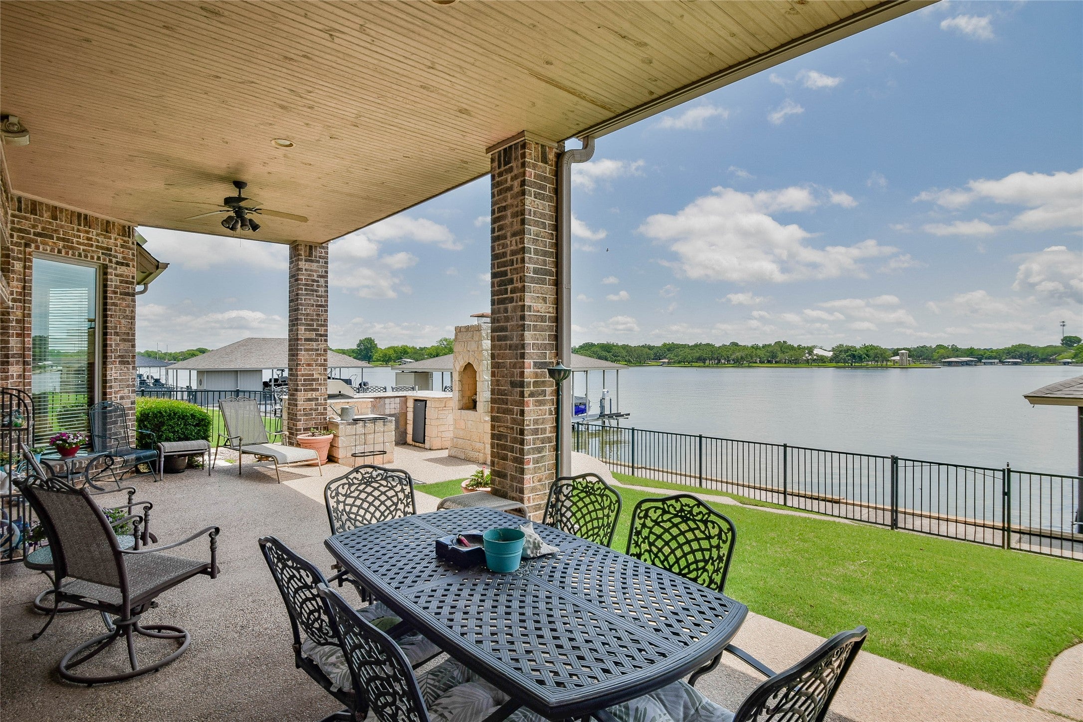 Granbury, Texas, 76048, United States, ,5 BathroomsBathrooms,Residential,Active,1799390