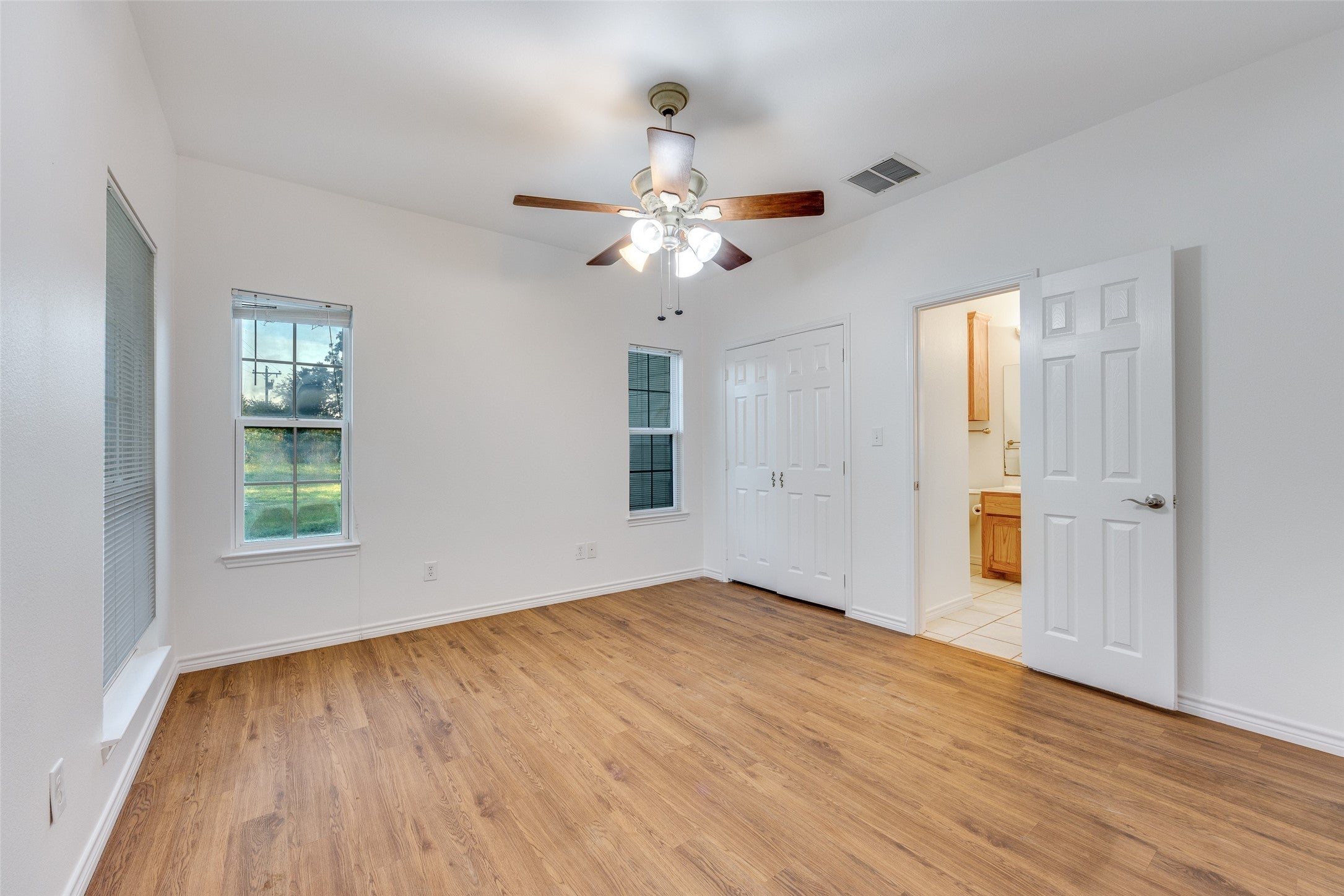 Leonard, Texas, 75452, United States, 2 Bedrooms Bedrooms, ,2 BathroomsBathrooms,Residential,Active,1920262