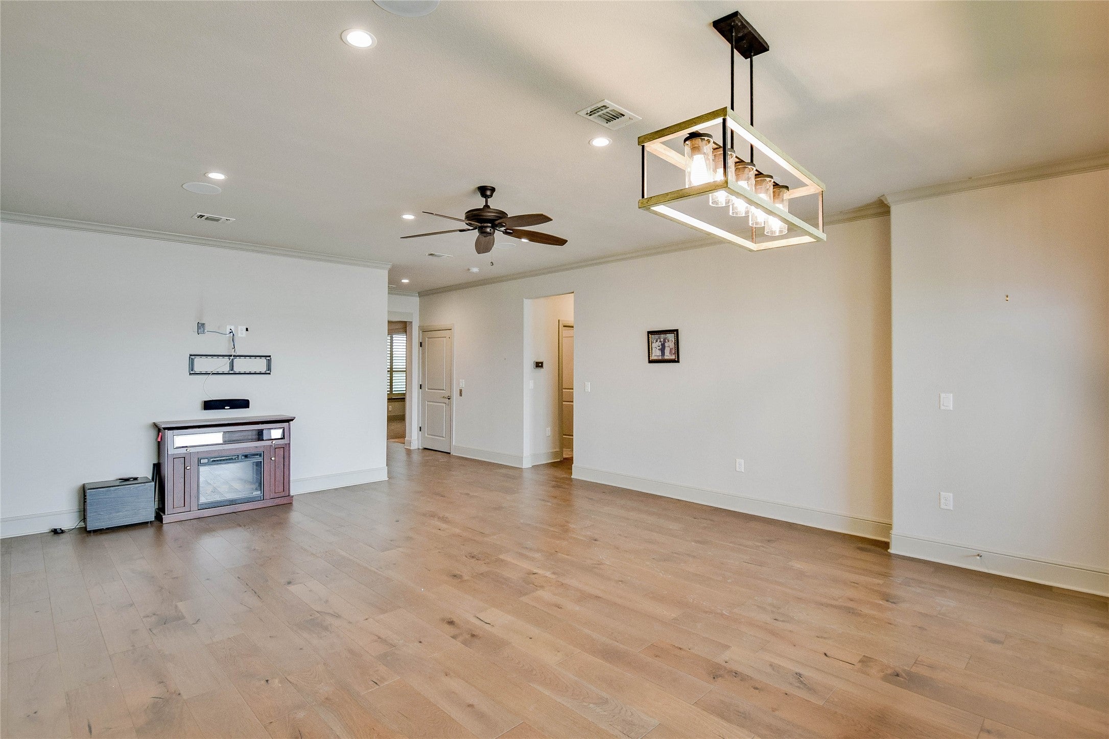 Granbury, Texas, 76048, United States, 3 Bedrooms Bedrooms, ,3 BathroomsBathrooms,Residential,Active,1828685