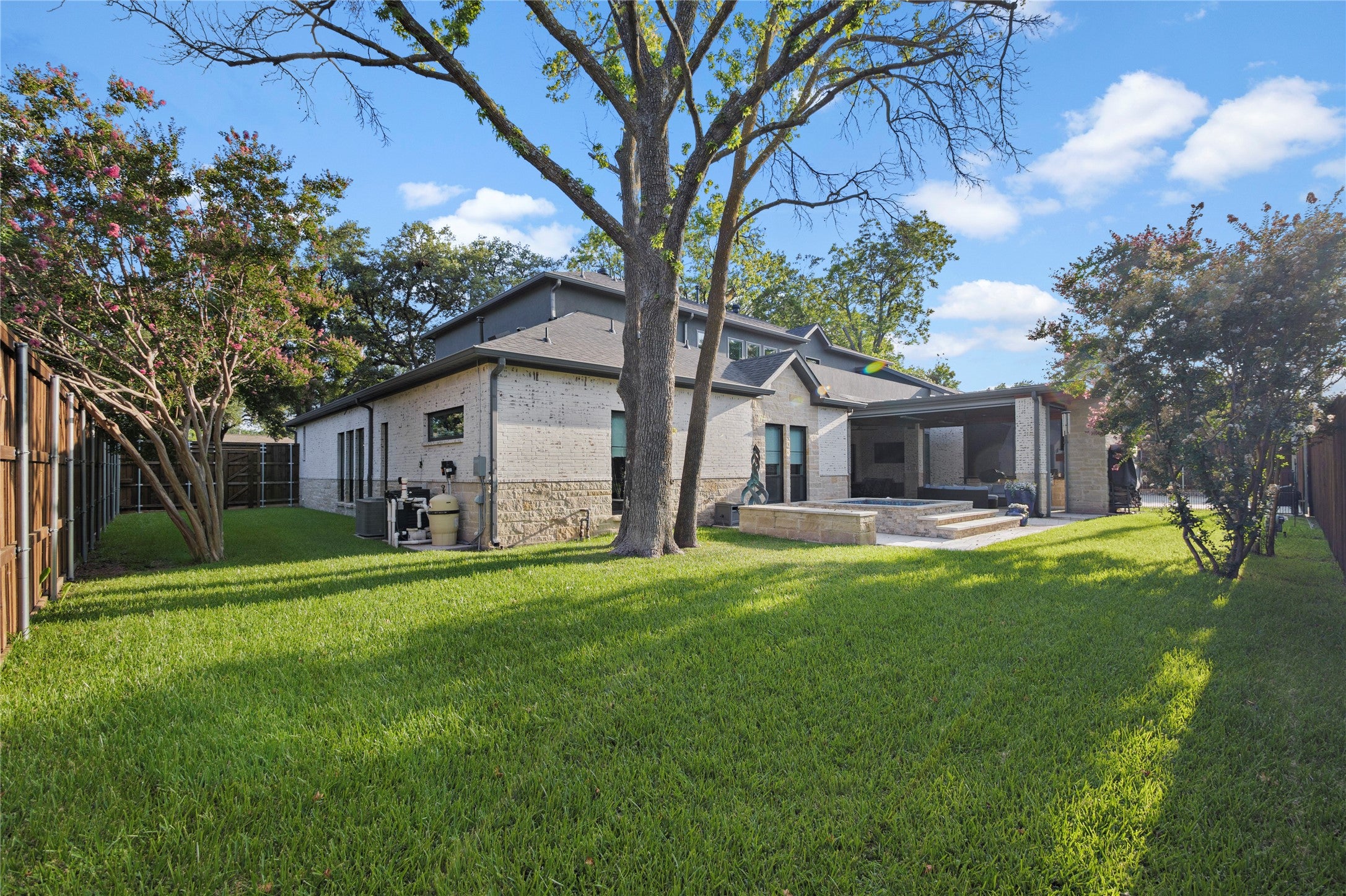 Dallas, Texas, 75244, United States, 5 Bedrooms Bedrooms, ,7 BathroomsBathrooms,Residential,Active,1905372