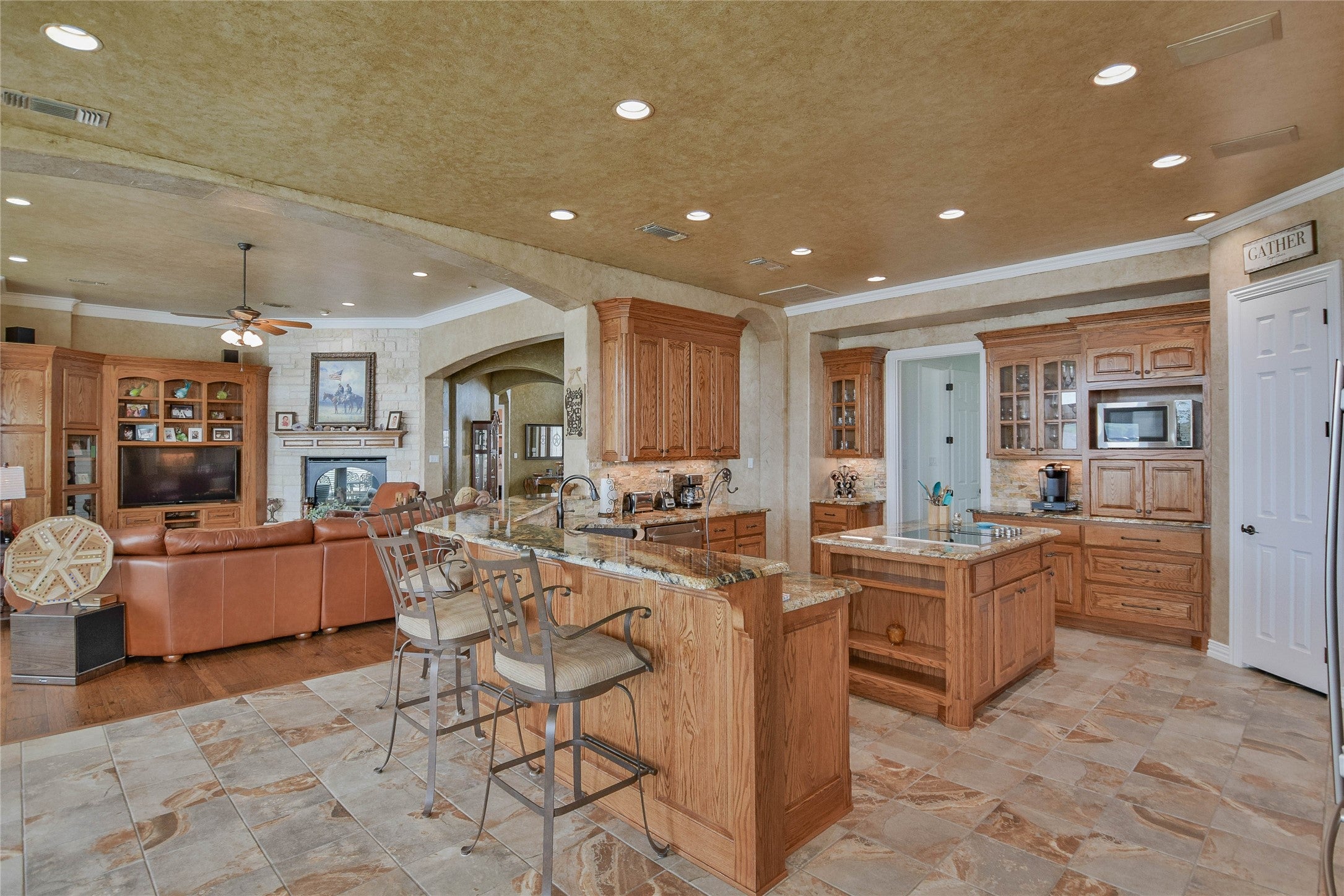 Granbury, Texas, 76048, United States, ,5 BathroomsBathrooms,Residential,Active,1799390