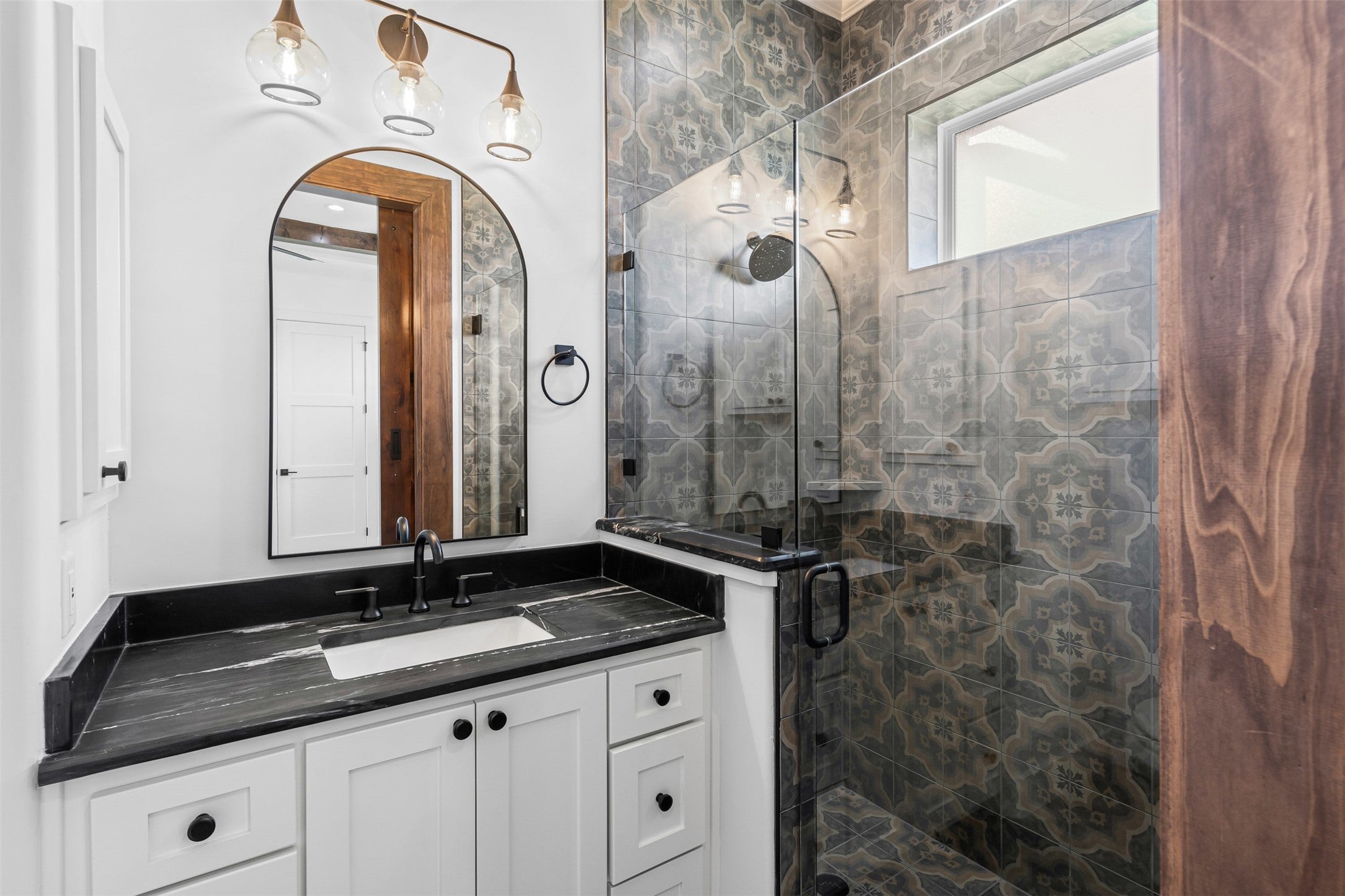 Granbury, Texas, 76048, United States, 5 Bedrooms Bedrooms, ,7 BathroomsBathrooms,Residential,Active,1909834