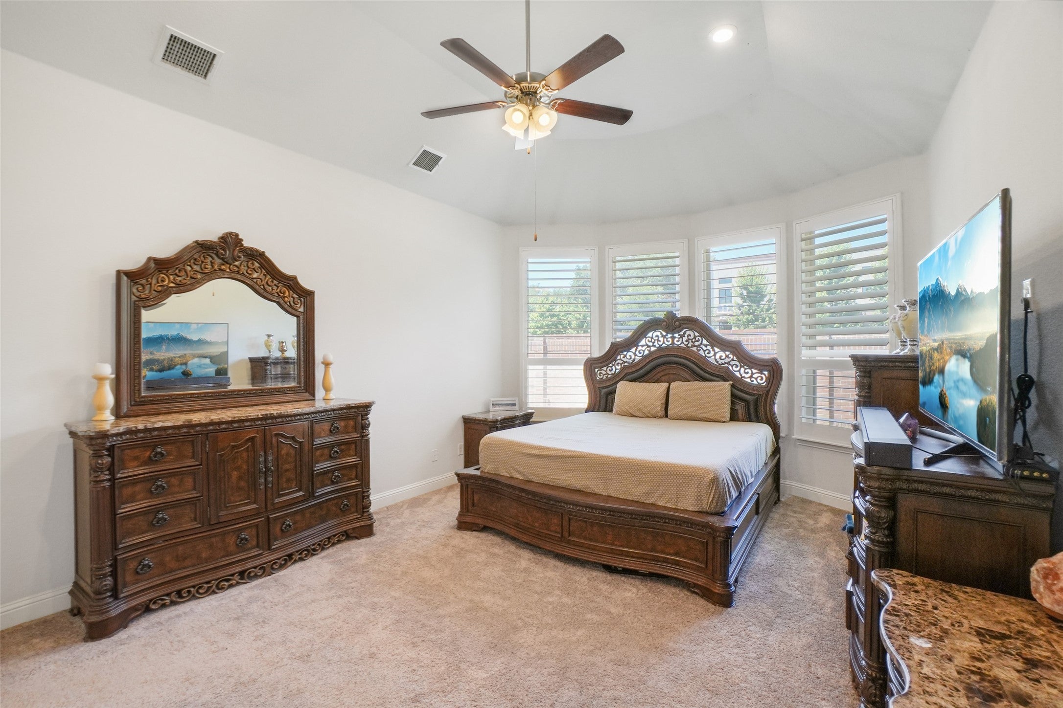 Irving, Texas, 75039, United States, 5 Bedrooms Bedrooms, ,5 BathroomsBathrooms,Residential,Active,1997879