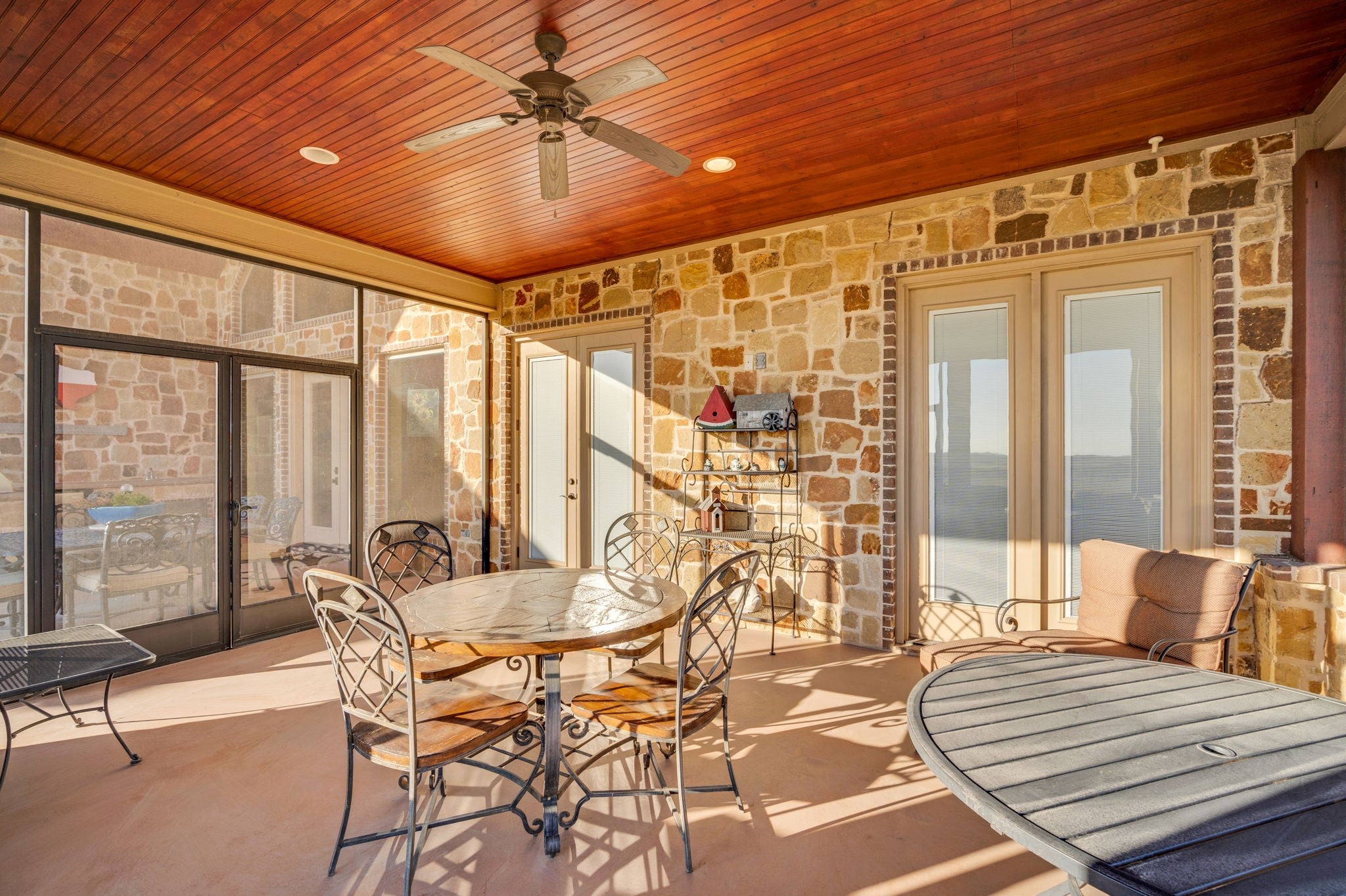 Waxahachie, Texas, 75165, United States, 3 Bedrooms Bedrooms, ,3 BathroomsBathrooms,Residential,Active,2001358