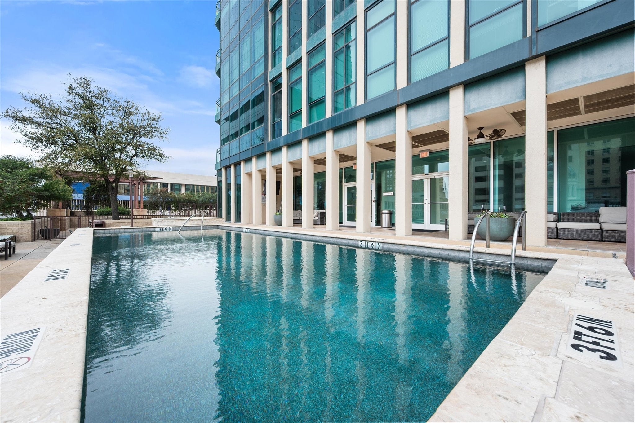 Fort Worth, Texas, 76102, United States, ,3 BathroomsBathrooms,Residential,Active,1808184