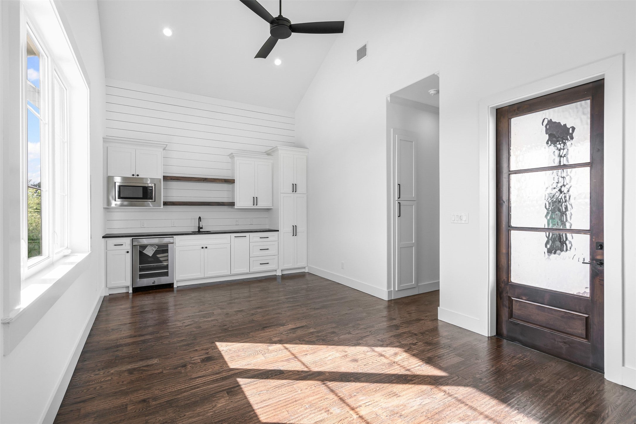 Granbury, Texas, 76048, United States, 5 Bedrooms Bedrooms, ,7 BathroomsBathrooms,Residential,Active,1909834