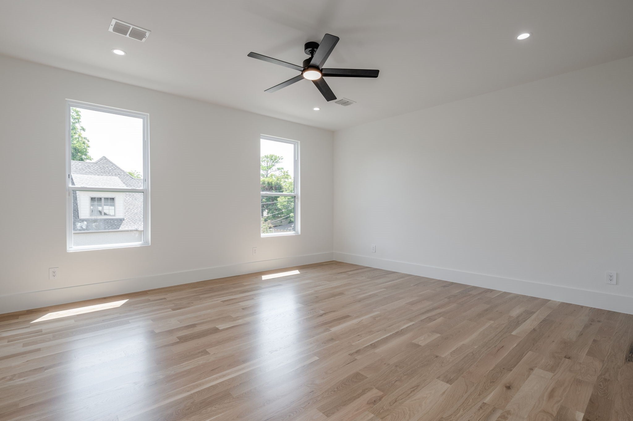 Dallas, Texas, 75209, United States, 4 Bedrooms Bedrooms, ,5 BathroomsBathrooms,Residential,Active,1942360