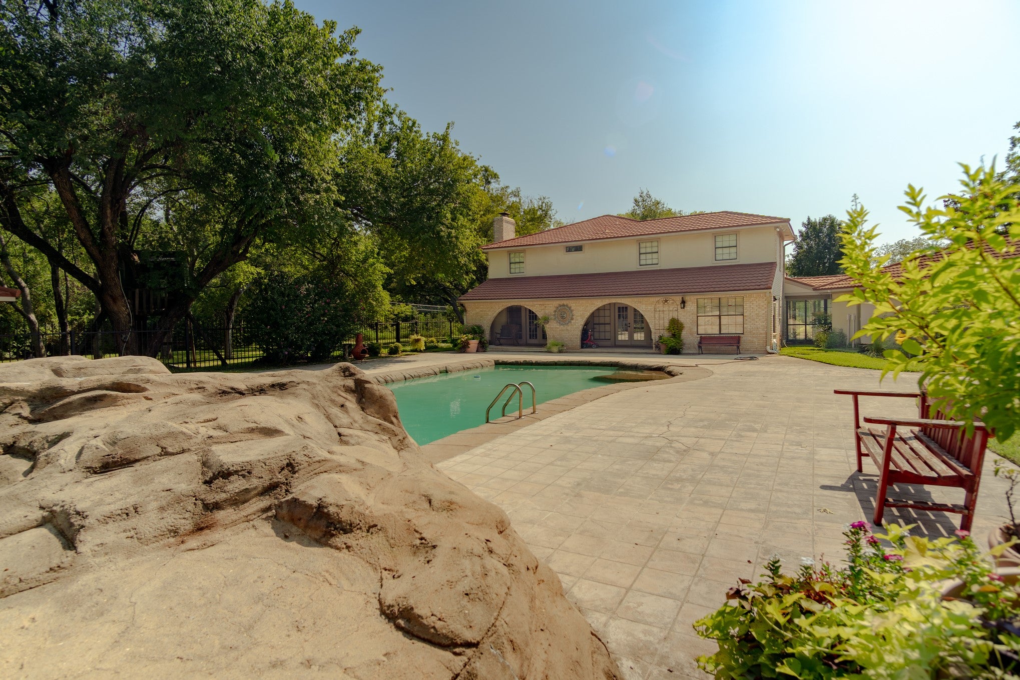 Bonham, Texas, 75418, United States, 4 Bedrooms Bedrooms, ,5 BathroomsBathrooms,Residential,Active,1988725