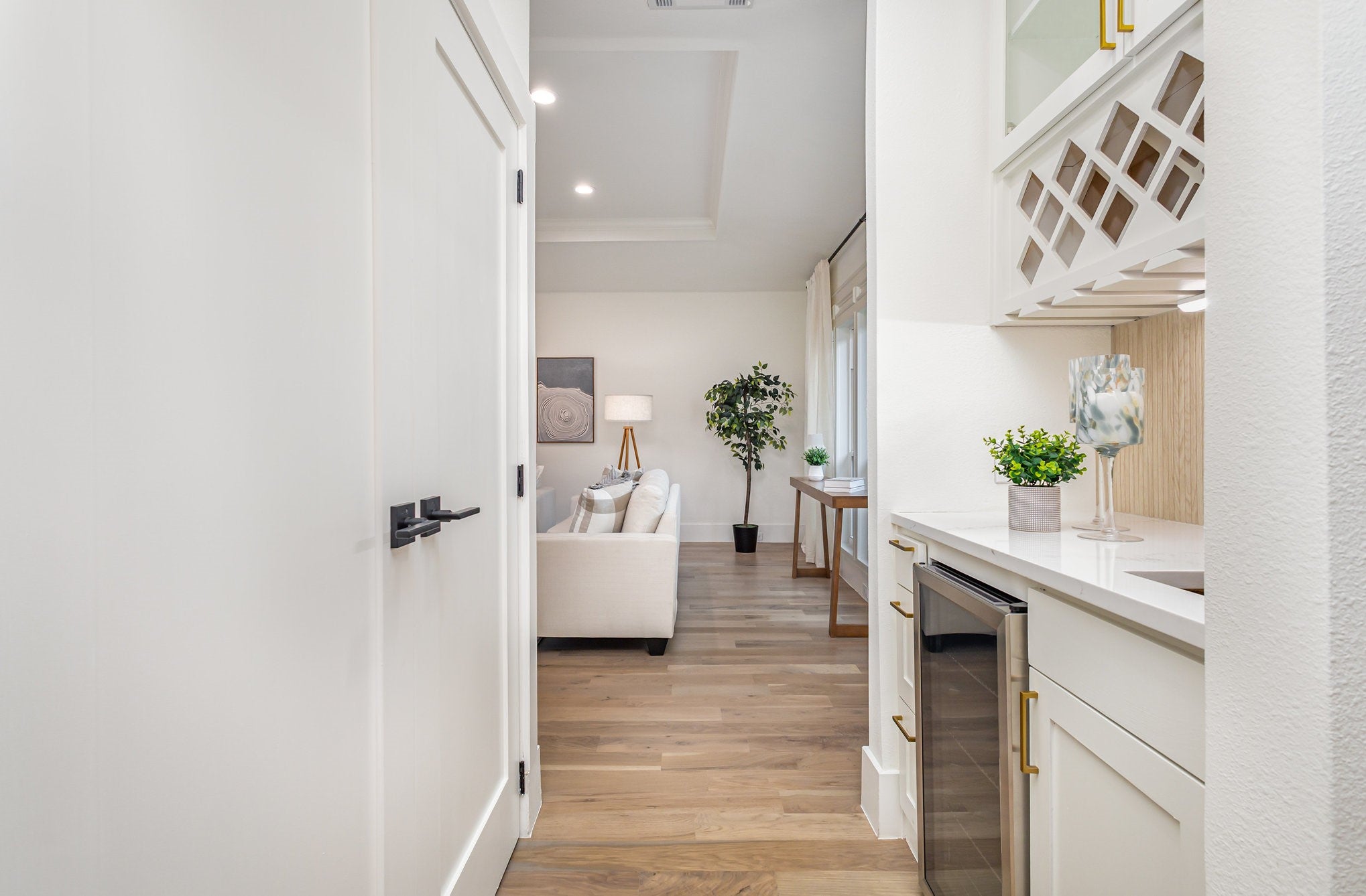 Dallas, Texas, 75214, United States, 4 Bedrooms Bedrooms, ,4 BathroomsBathrooms,Residential,Active,1909628