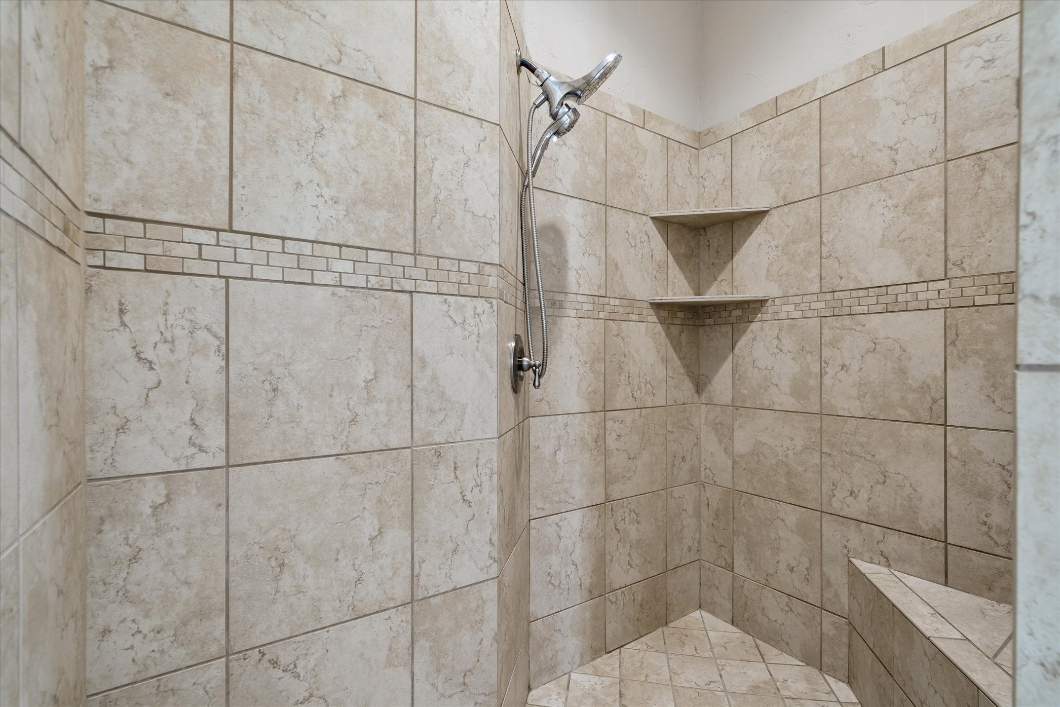 Mabank, Texas, 75156, United States, 5 Bedrooms Bedrooms, ,6 BathroomsBathrooms,Residential,Active,1894194