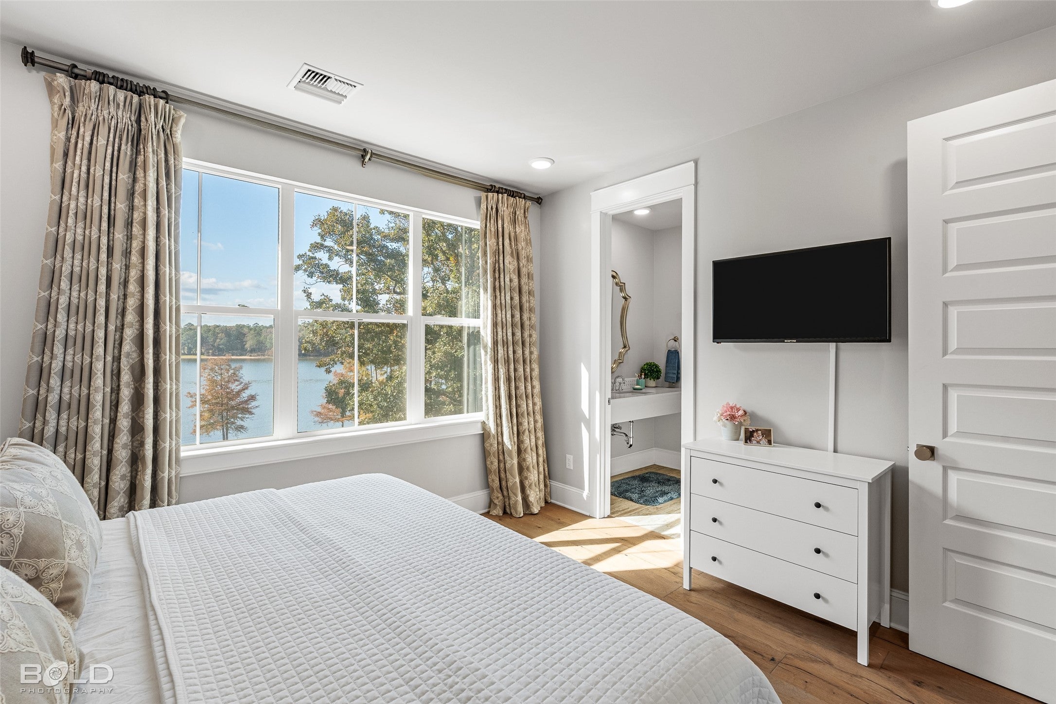 Many, Louisiana, 71449, United States, 3 Bedrooms Bedrooms, ,4 BathroomsBathrooms,Residential,Active,1993970