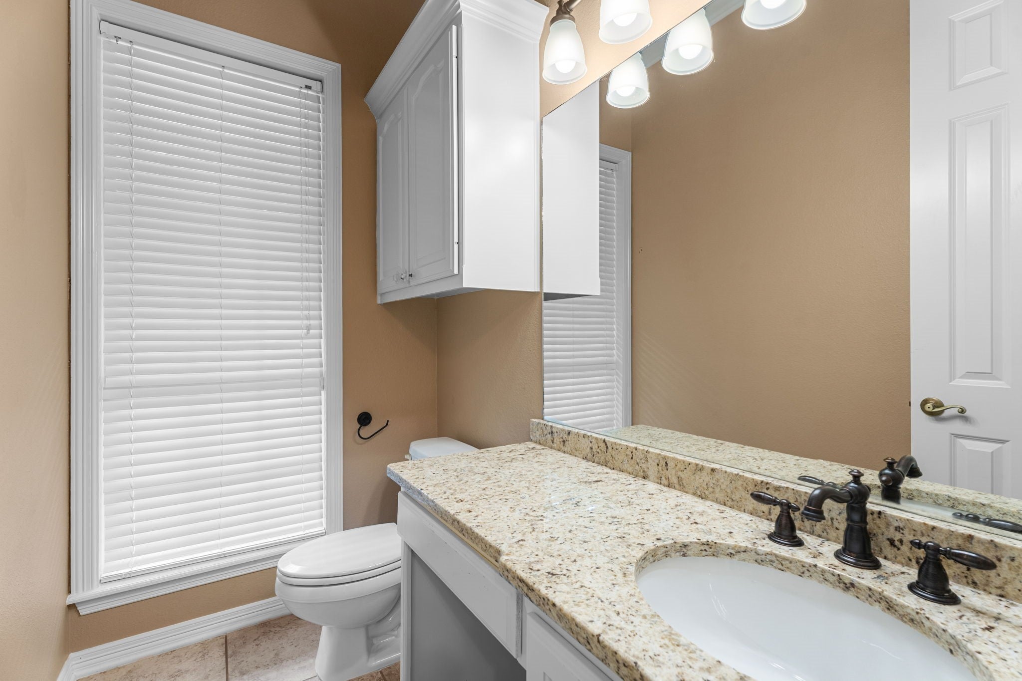 Tyler, Texas, 75703, United States, 3 Bedrooms Bedrooms, ,5 BathroomsBathrooms,Residential,Active,1892605