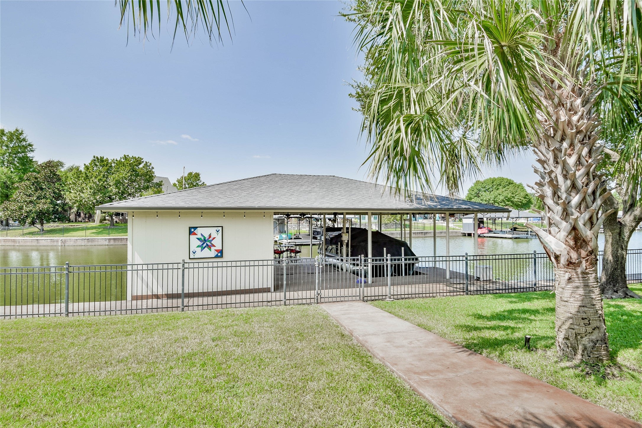 Granbury, Texas, 76048, United States, 3 Bedrooms Bedrooms, ,3 BathroomsBathrooms,Residential,Active,1943796