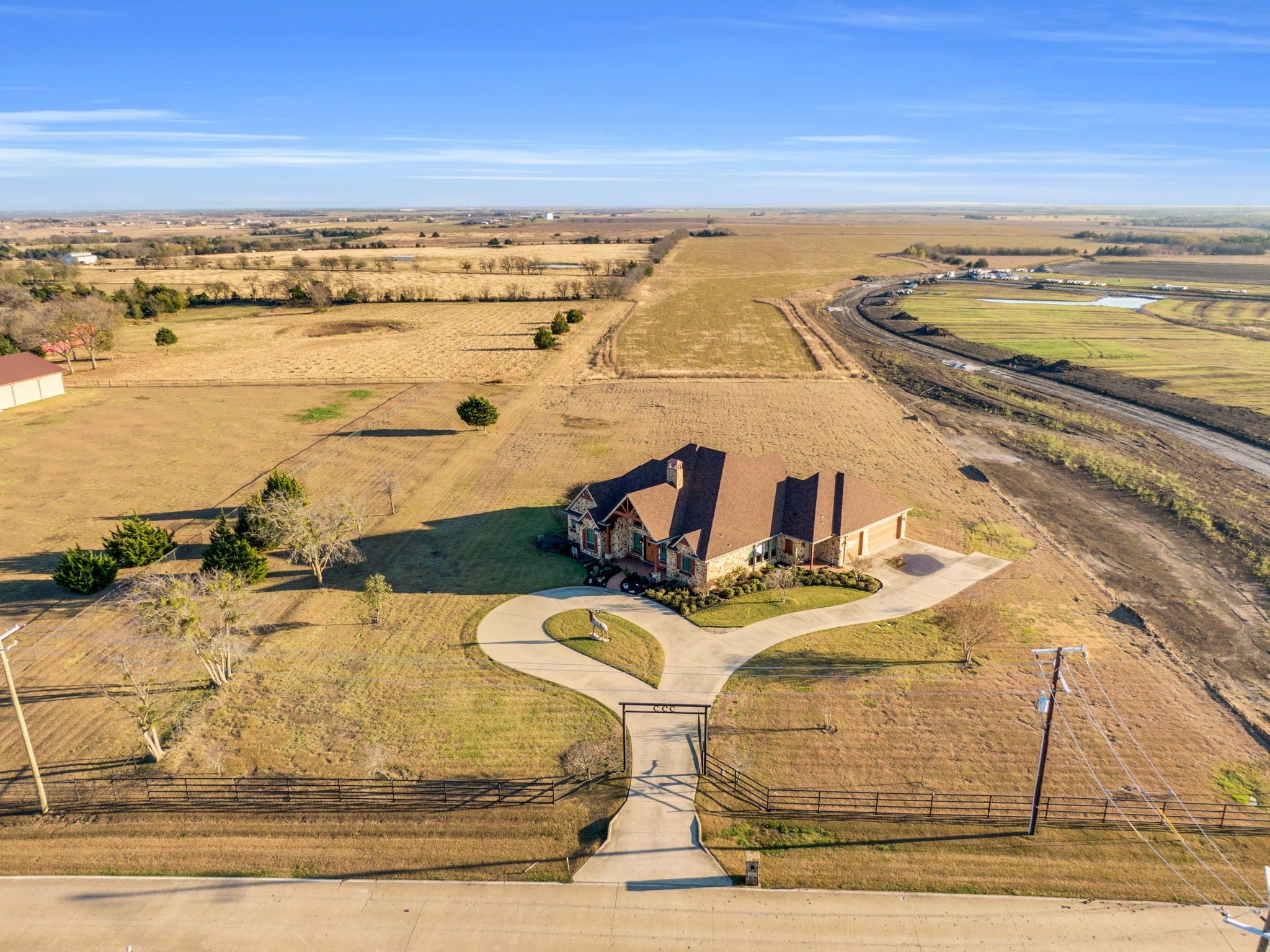 Waxahachie, Texas, 75165, United States, 3 Bedrooms Bedrooms, ,3 BathroomsBathrooms,Residential,Active,2001358