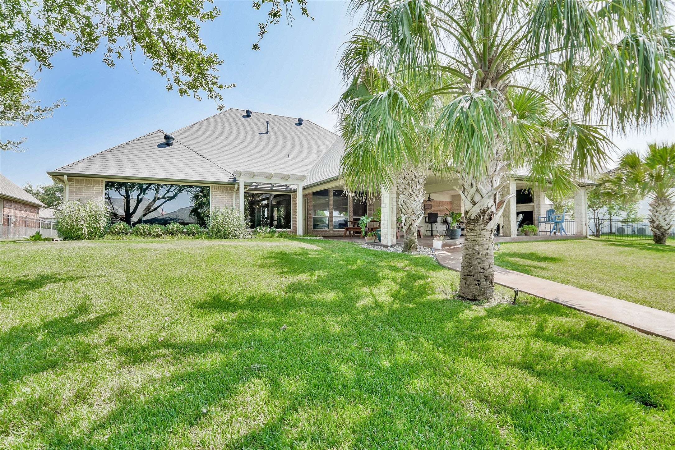 Granbury, Texas, 76048, United States, 3 Bedrooms Bedrooms, ,3 BathroomsBathrooms,Residential,Active,1943796
