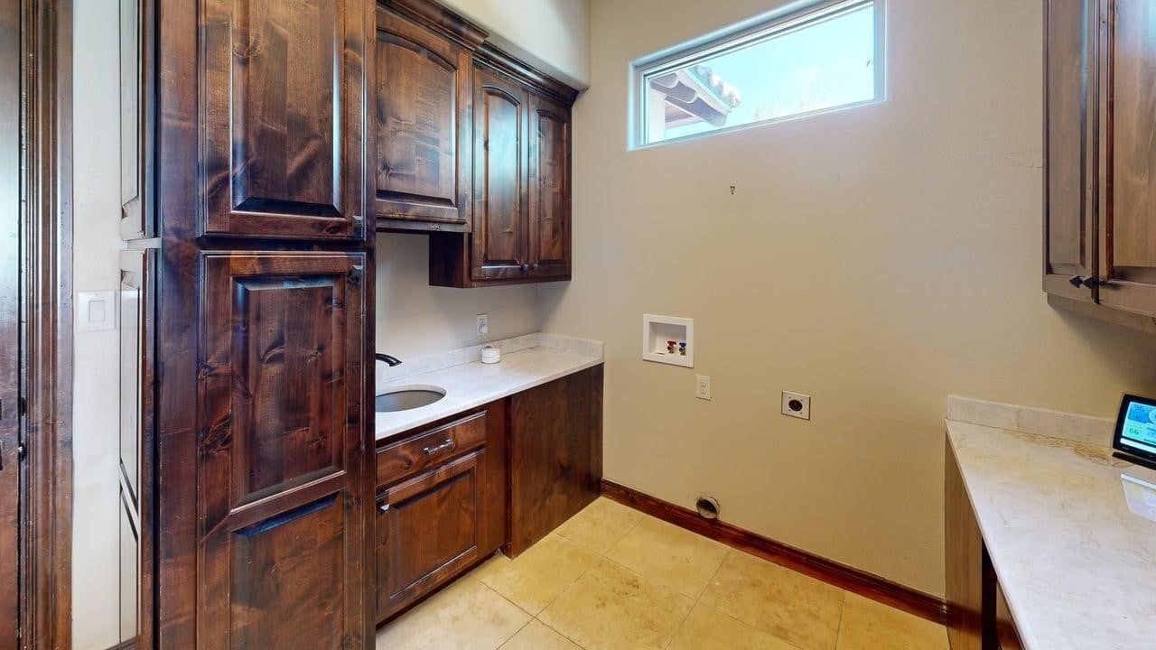 Graham, Texas, 76450, United States, 4 Bedrooms Bedrooms, ,4 BathroomsBathrooms,Residential,Active,1944034