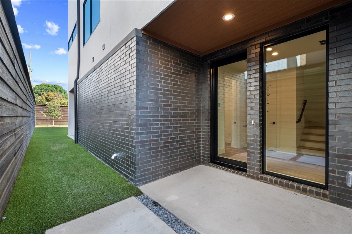 Dallas, Texas, 75204, United States, 4 Bedrooms Bedrooms, ,4 BathroomsBathrooms,Residential,Active,1929706