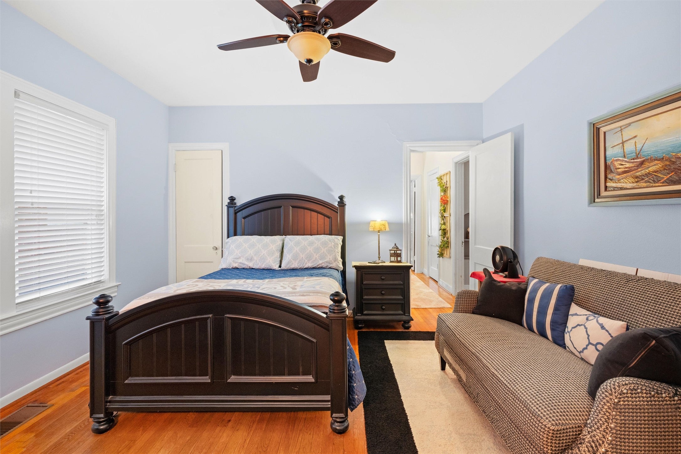 Dallas, Texas, 75219, United States, 6 Bedrooms Bedrooms, ,2 BathroomsBathrooms,Residential,Active,1808211