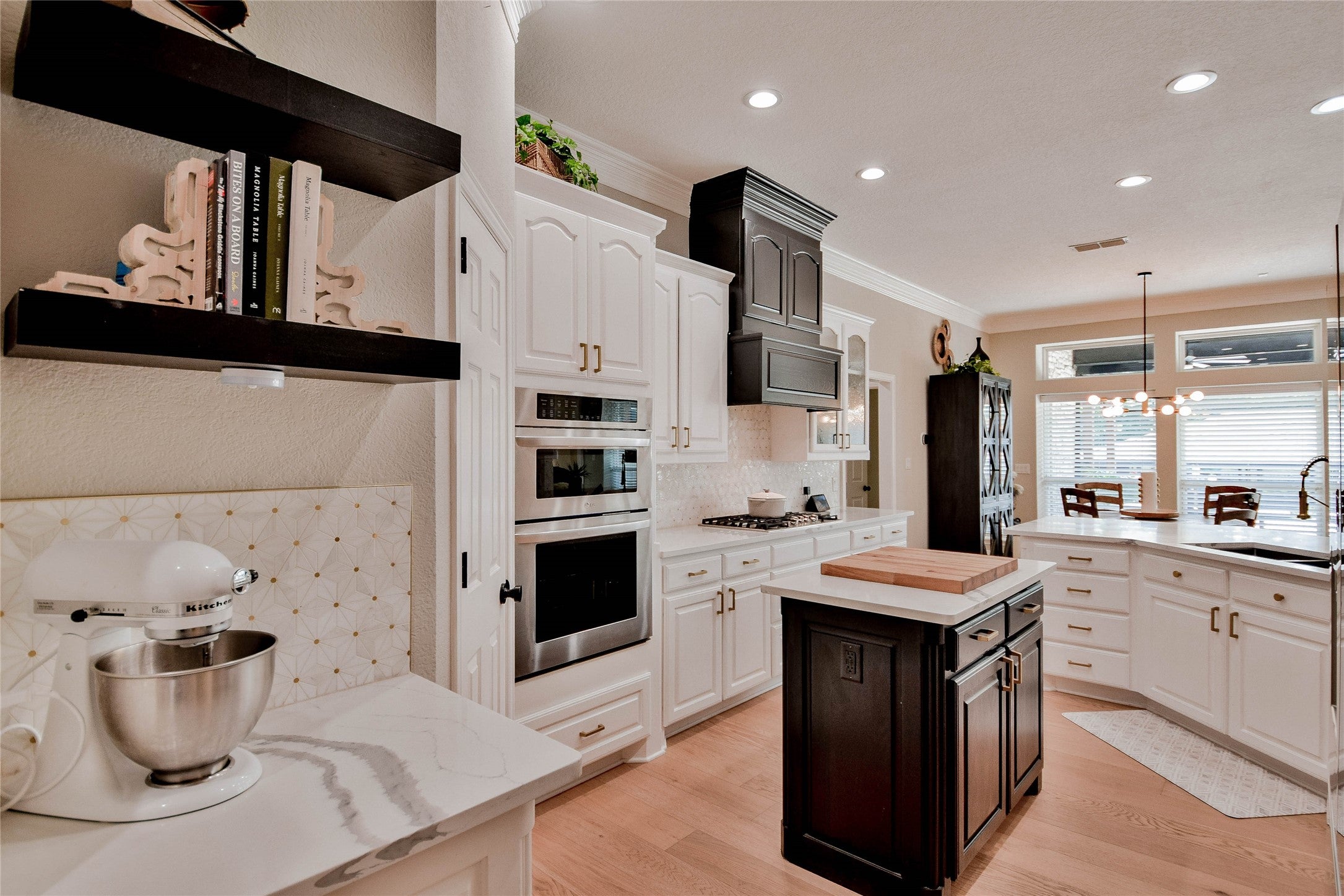 Granbury, Texas, 76048, United States, 3 Bedrooms Bedrooms, ,3 BathroomsBathrooms,Residential,Active,1988467