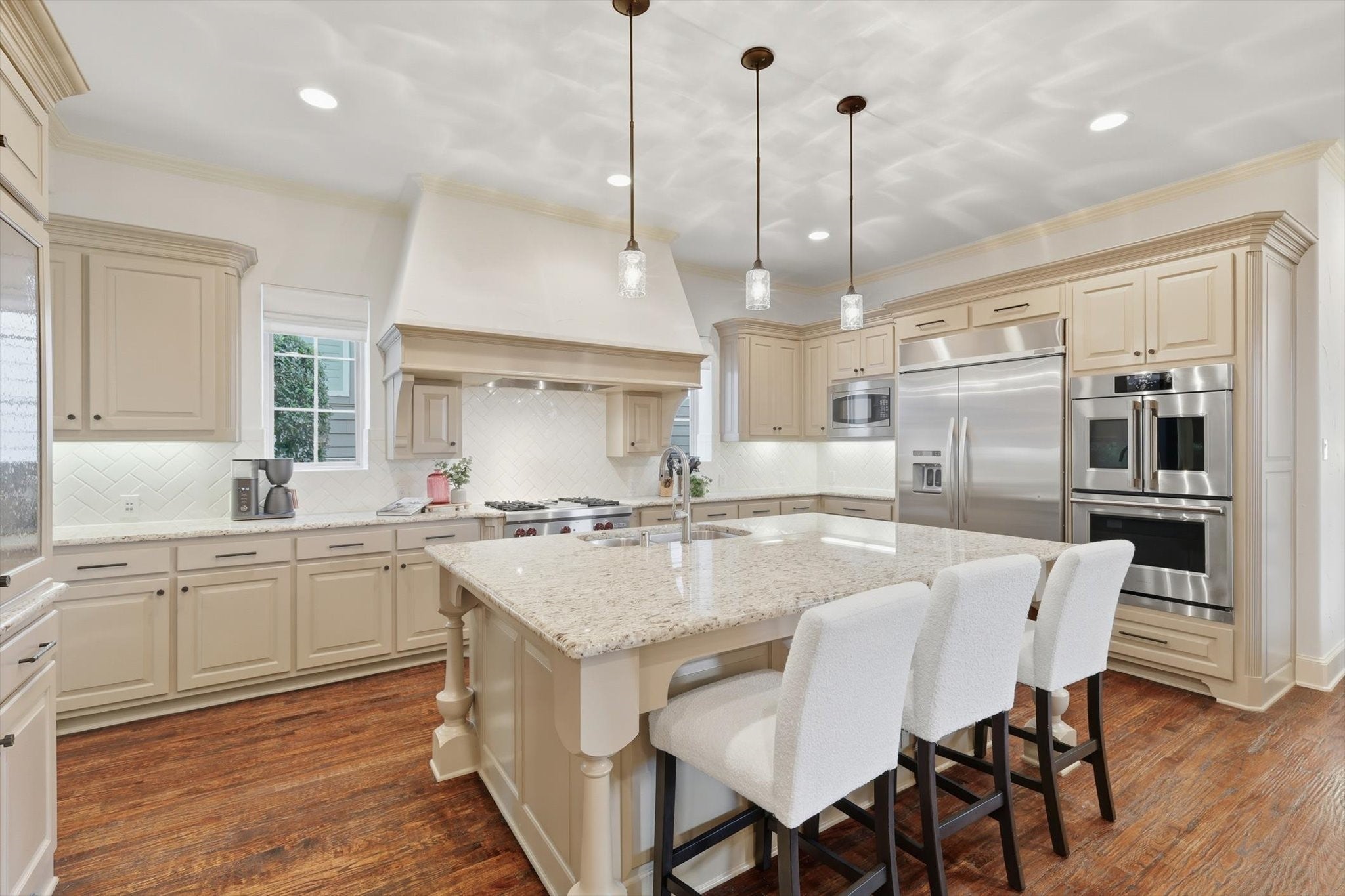 Carrollton, Texas, 75010, United States, 4 Bedrooms Bedrooms, ,7 BathroomsBathrooms,Residential,Active,1960128