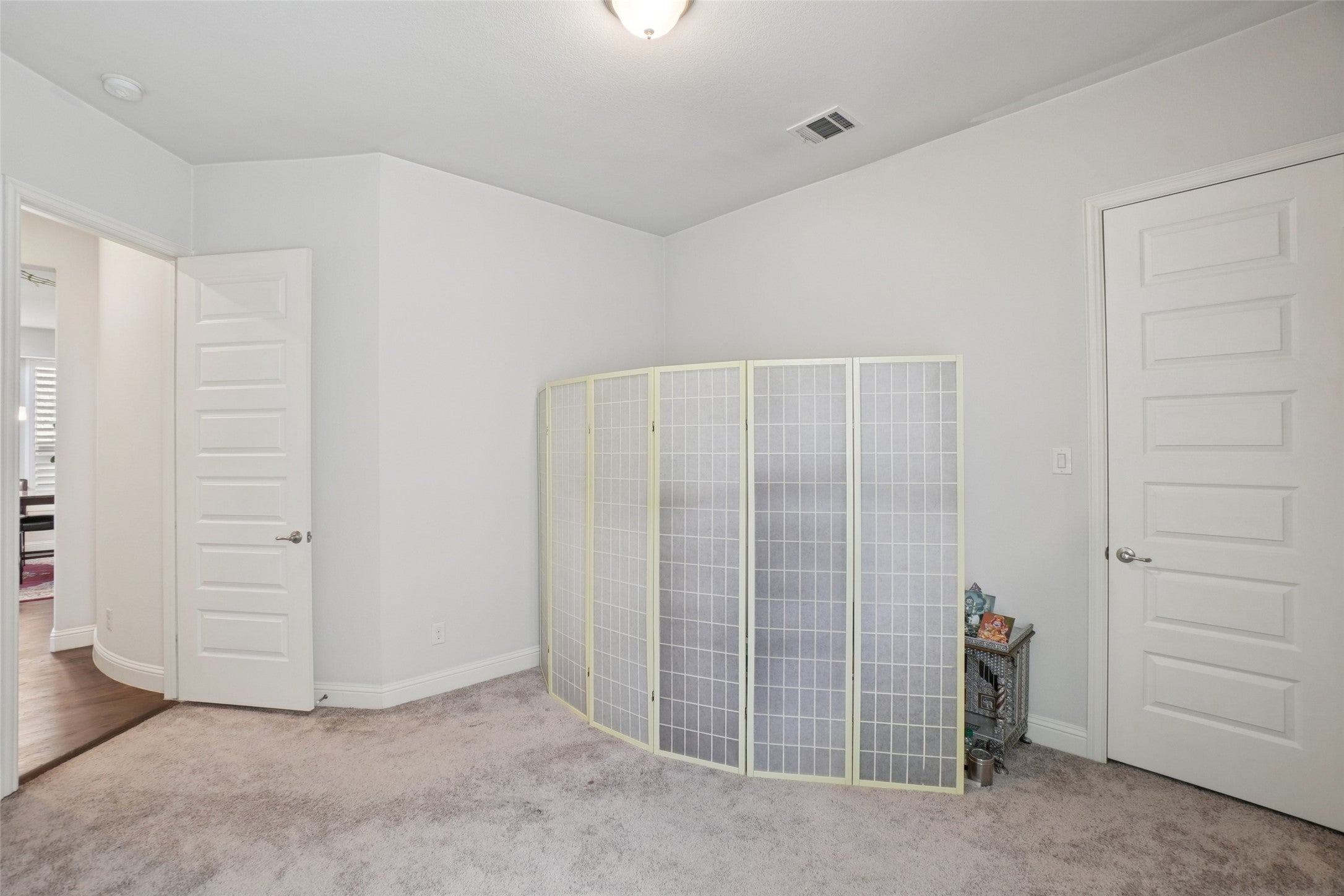 Irving, Texas, 75039, United States, 5 Bedrooms Bedrooms, ,5 BathroomsBathrooms,Residential,Active,1997879