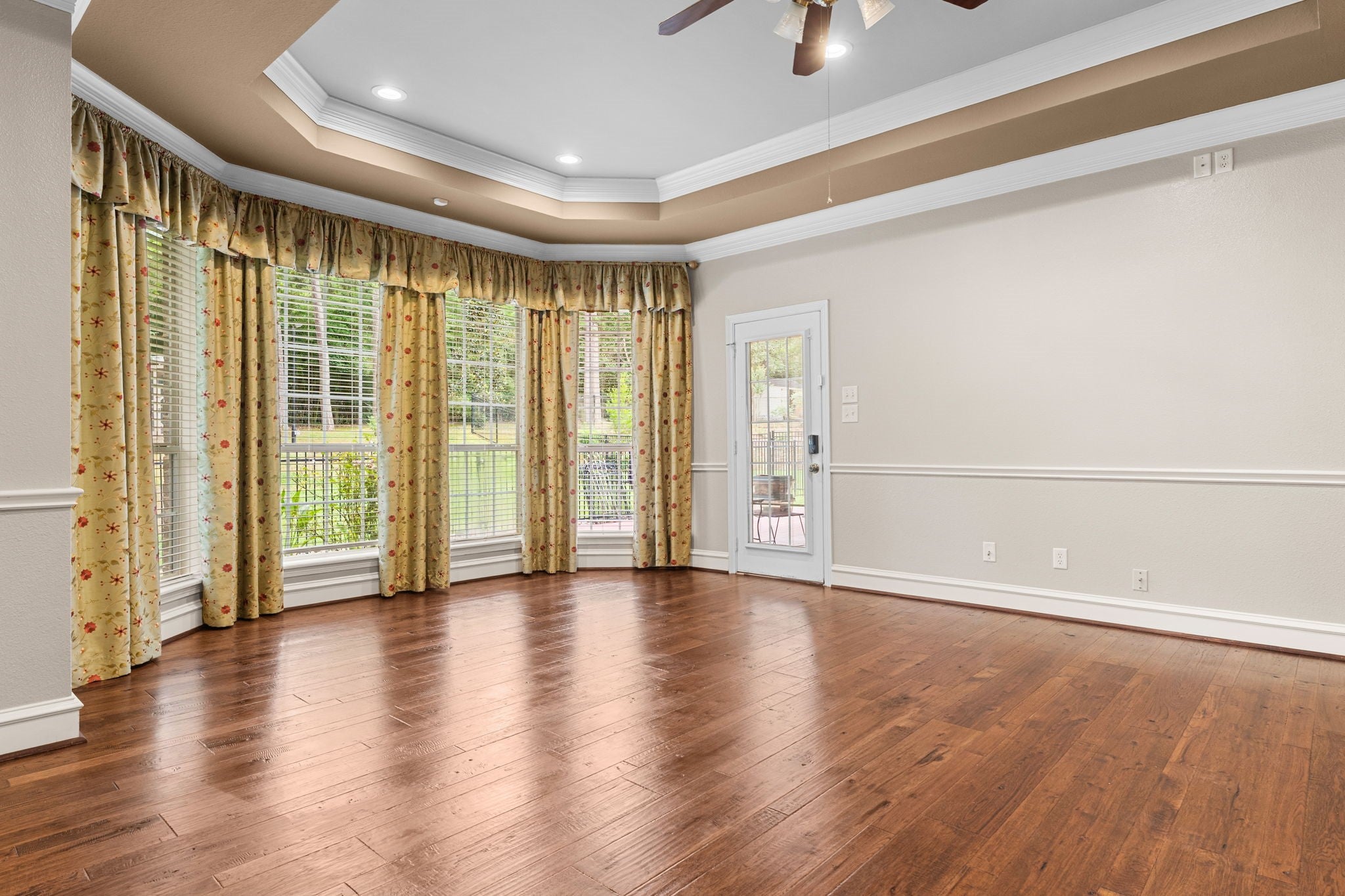 Tyler, Texas, 75703, United States, 3 Bedrooms Bedrooms, ,5 BathroomsBathrooms,Residential,Active,1892605