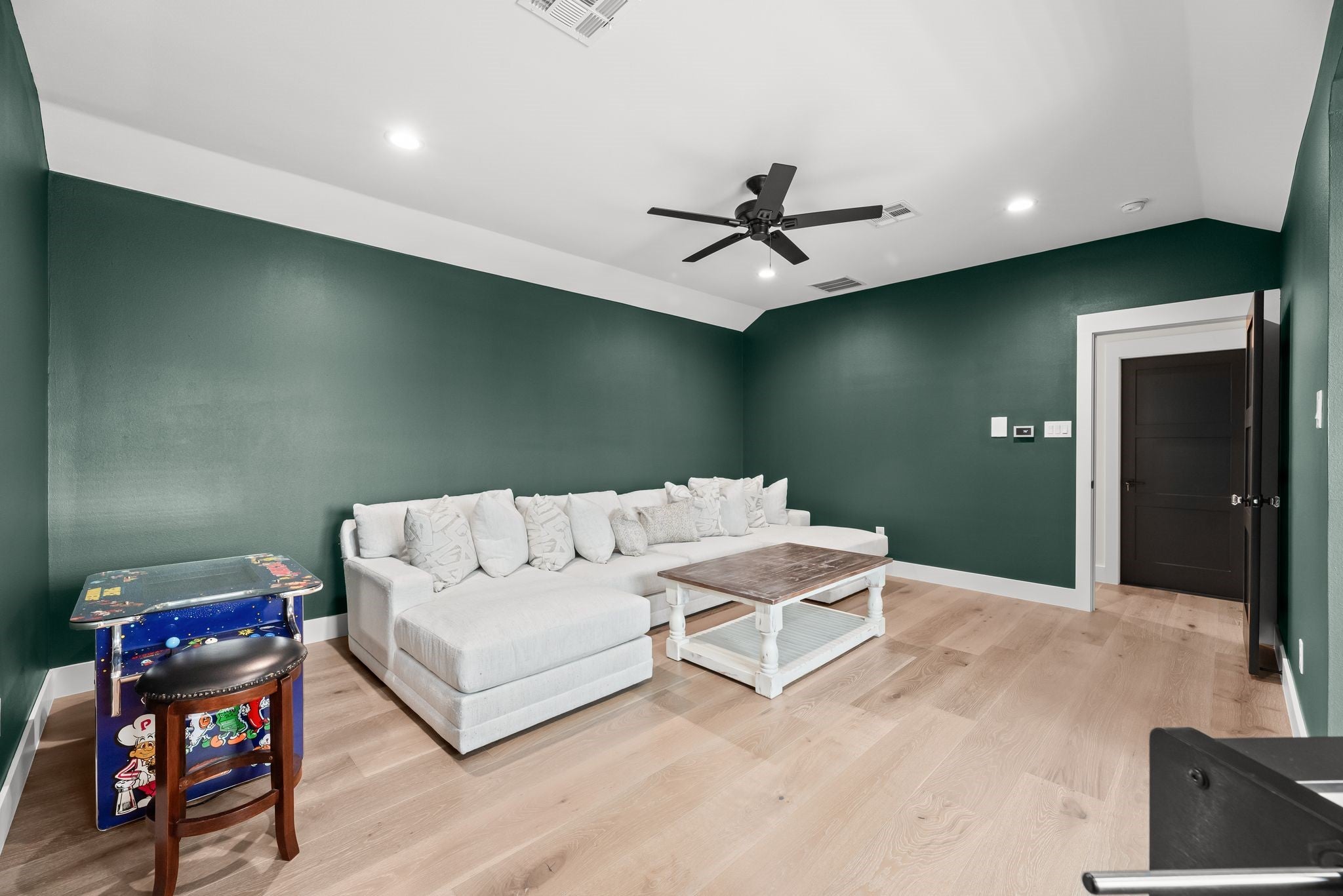 Corsicana, Texas, 75109, United States, 4 Bedrooms Bedrooms, ,5 BathroomsBathrooms,Residential,Active,2009808