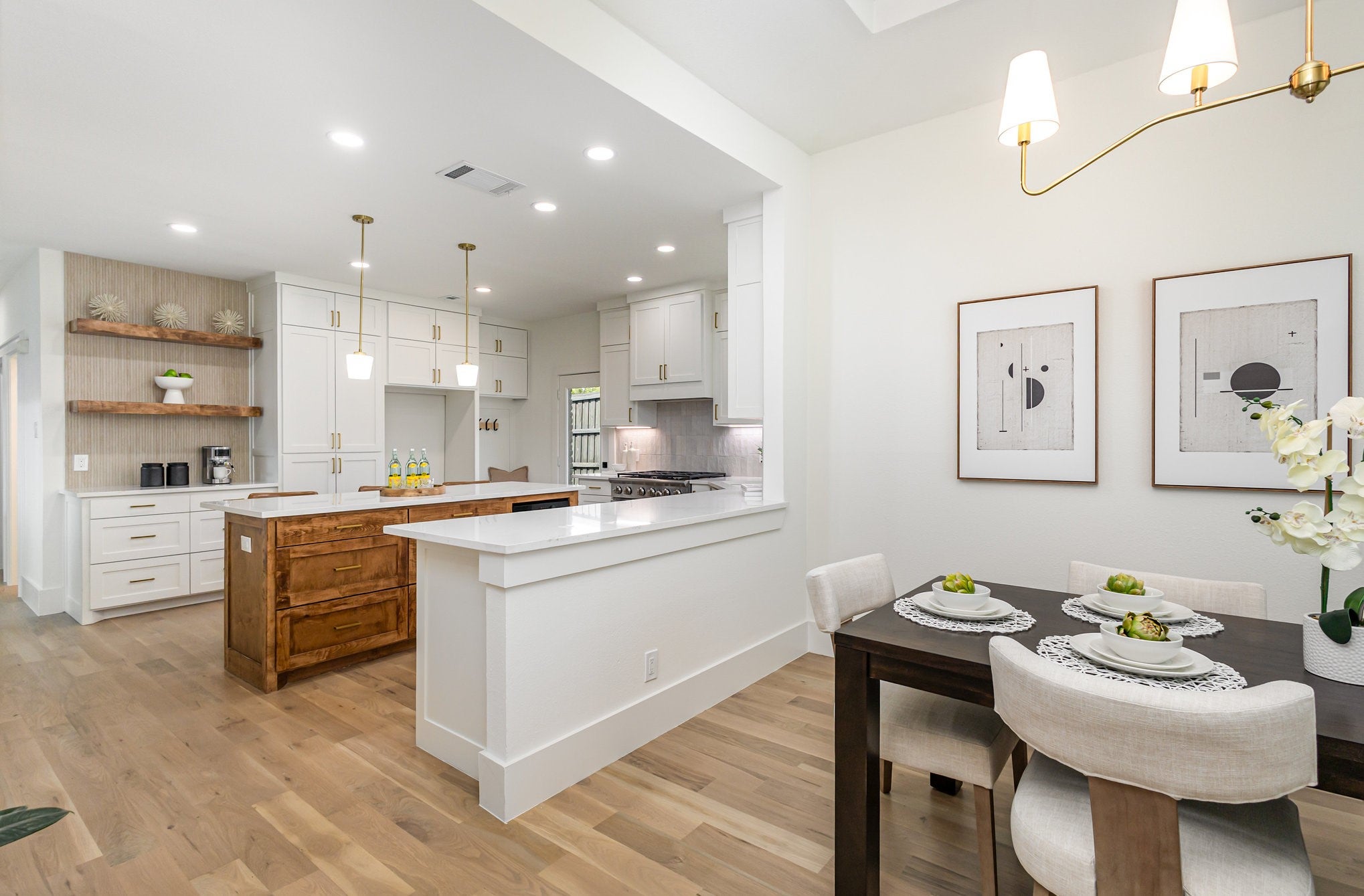 Dallas, Texas, 75214, United States, 4 Bedrooms Bedrooms, ,4 BathroomsBathrooms,Residential,Active,1909628