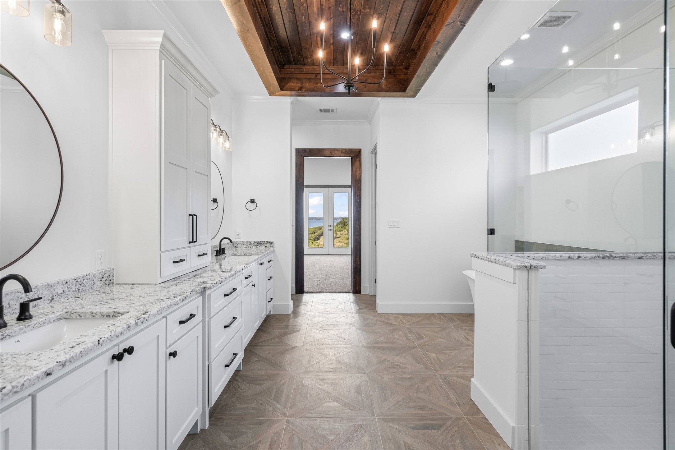 Granbury, Texas, 76048, United States, 5 Bedrooms Bedrooms, ,7 BathroomsBathrooms,Residential,Active,1909834