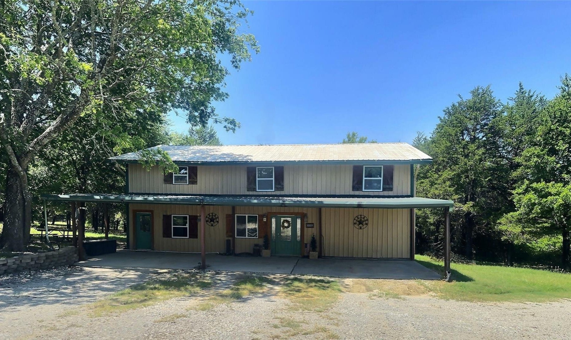 Bonham, Texas, 75418, United States, 9 Bedrooms Bedrooms, ,6 BathroomsBathrooms,Residential,Active,1988719