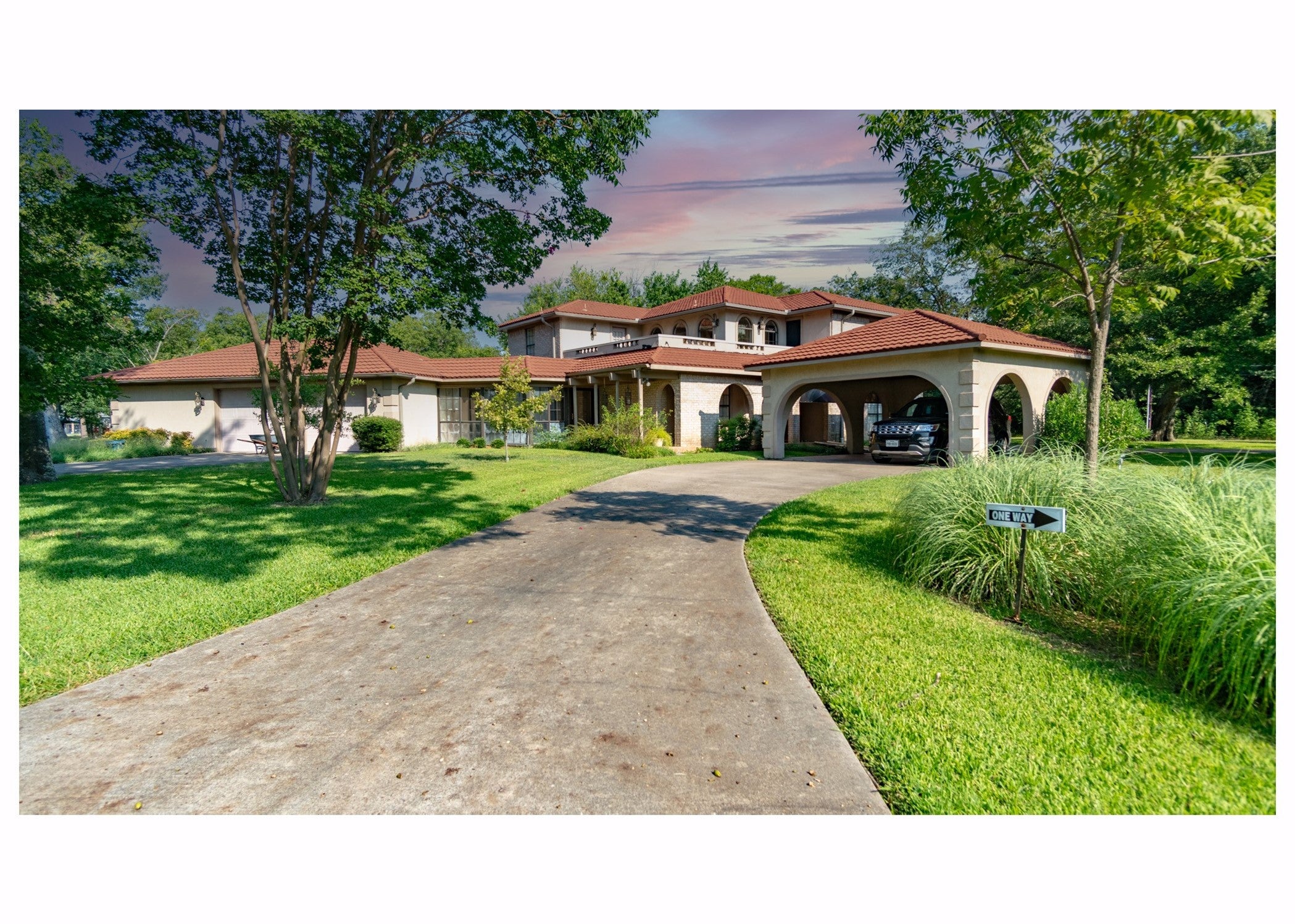 Bonham, Texas, 75418, United States, 4 Bedrooms Bedrooms, ,5 BathroomsBathrooms,Residential,Active,1988725