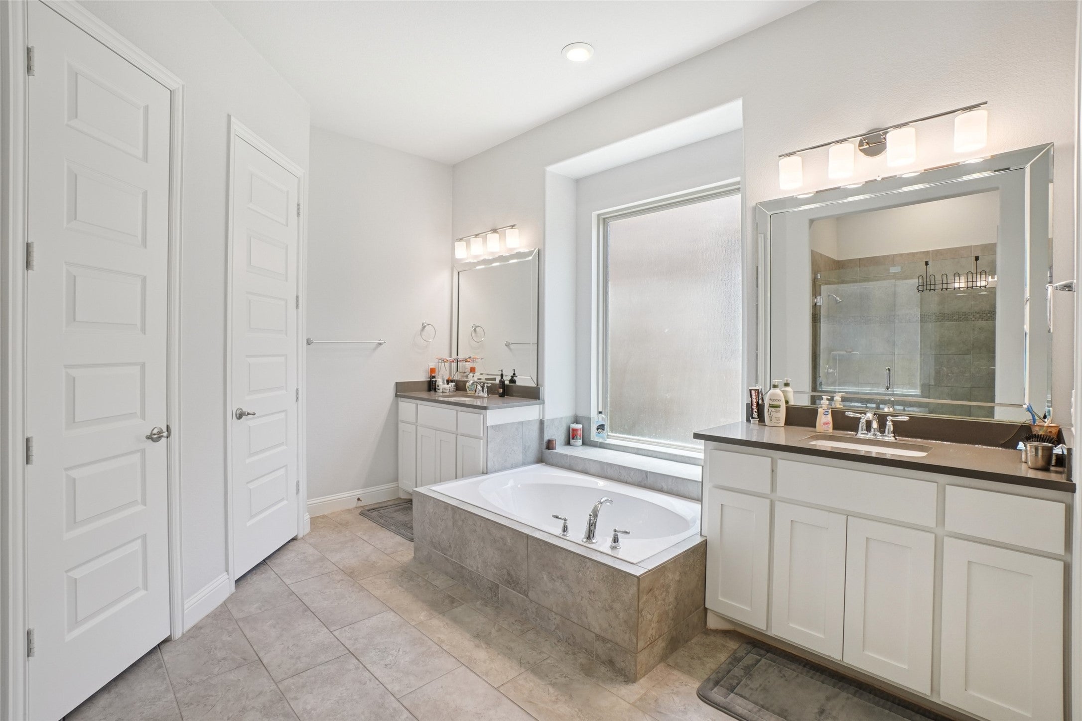 Irving, Texas, 75039, United States, 5 Bedrooms Bedrooms, ,5 BathroomsBathrooms,Residential,Active,1997879