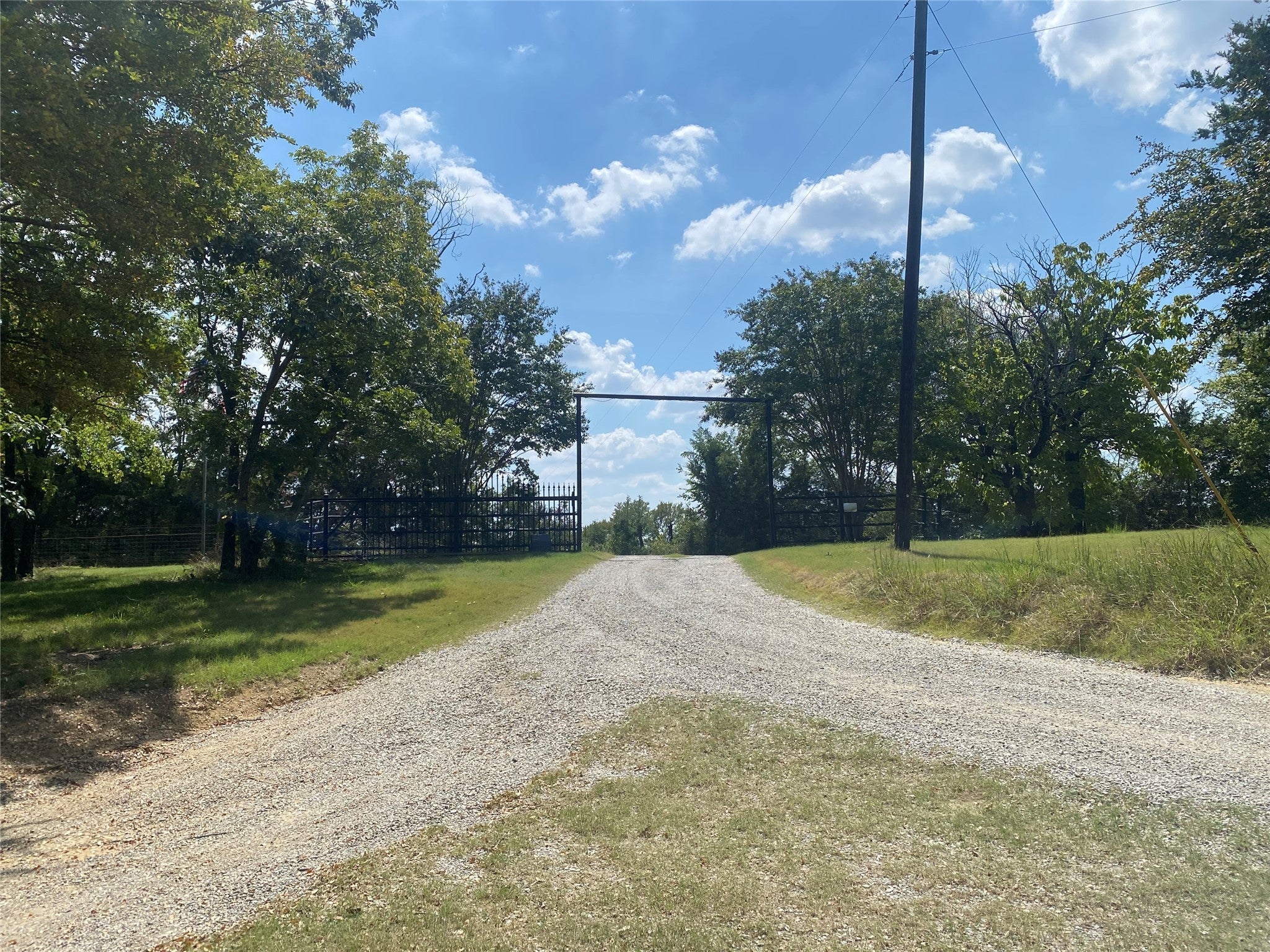 Bonham, Texas, 75418, United States, 9 Bedrooms Bedrooms, ,6 BathroomsBathrooms,Residential,Active,1988719