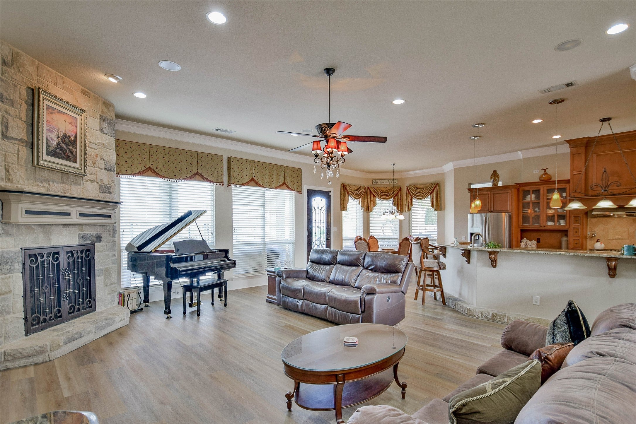 Granbury, Texas, 76048, United States, 4 Bedrooms Bedrooms, ,4 BathroomsBathrooms,Residential,Active,1967289